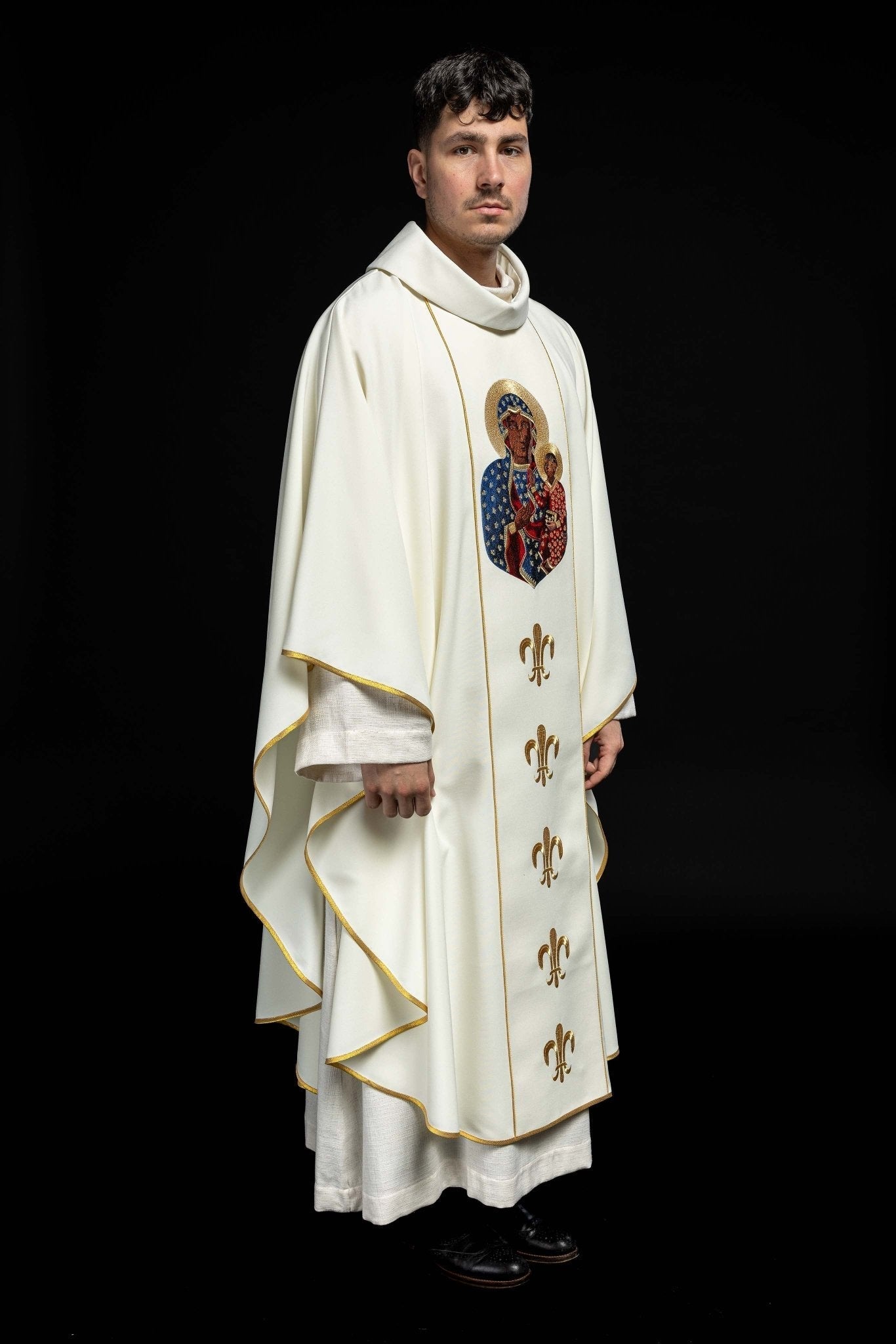 Chasuble de Notre - Dame de Czestochowa en écru avec motif KOR/201/05/01 ECRU - CHASUBLES.FR