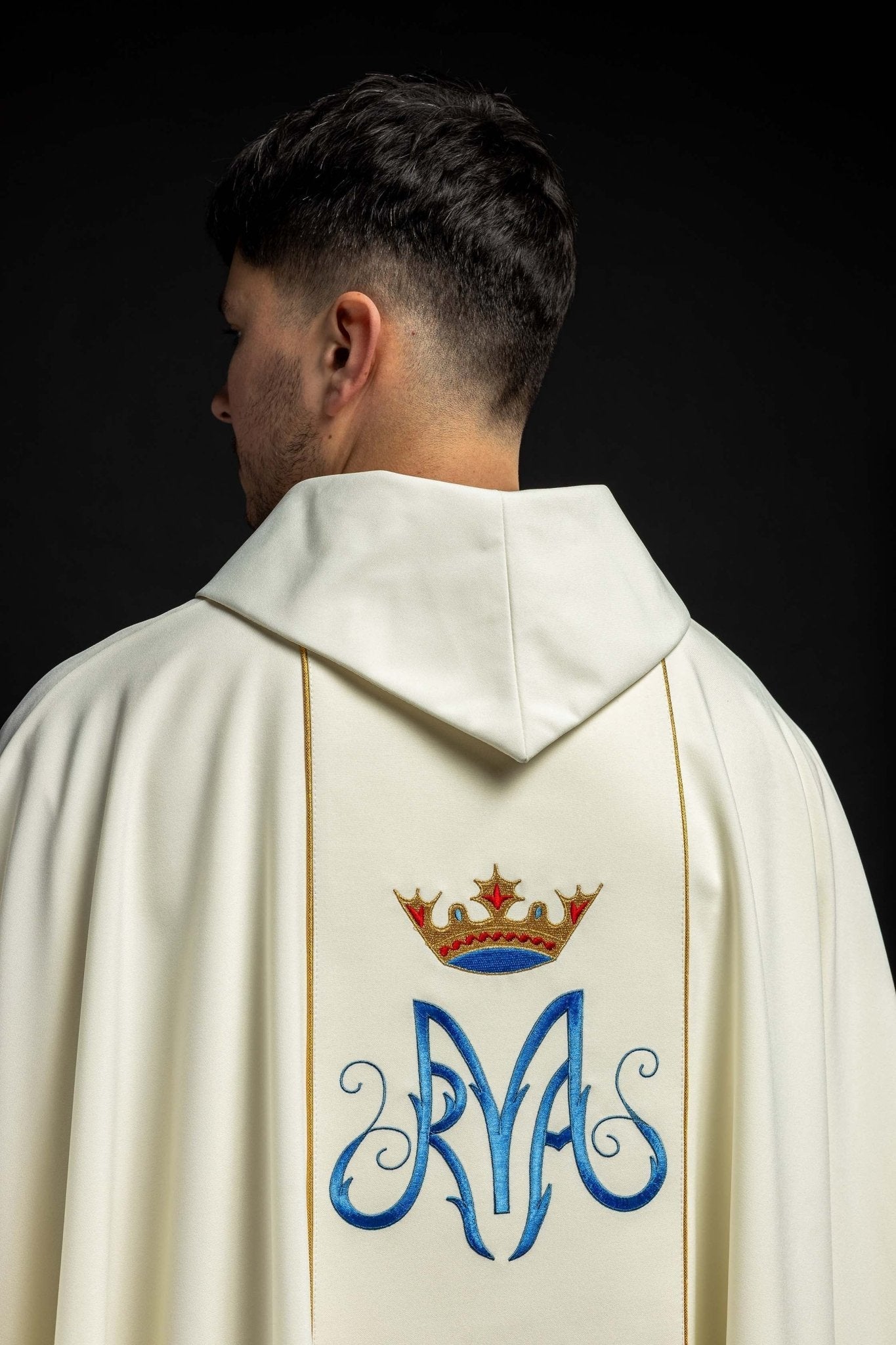 Chasuble de Notre - Dame de Czestochowa en écru avec motif KOR/201/05/01 ECRU - CHASUBLES.FR