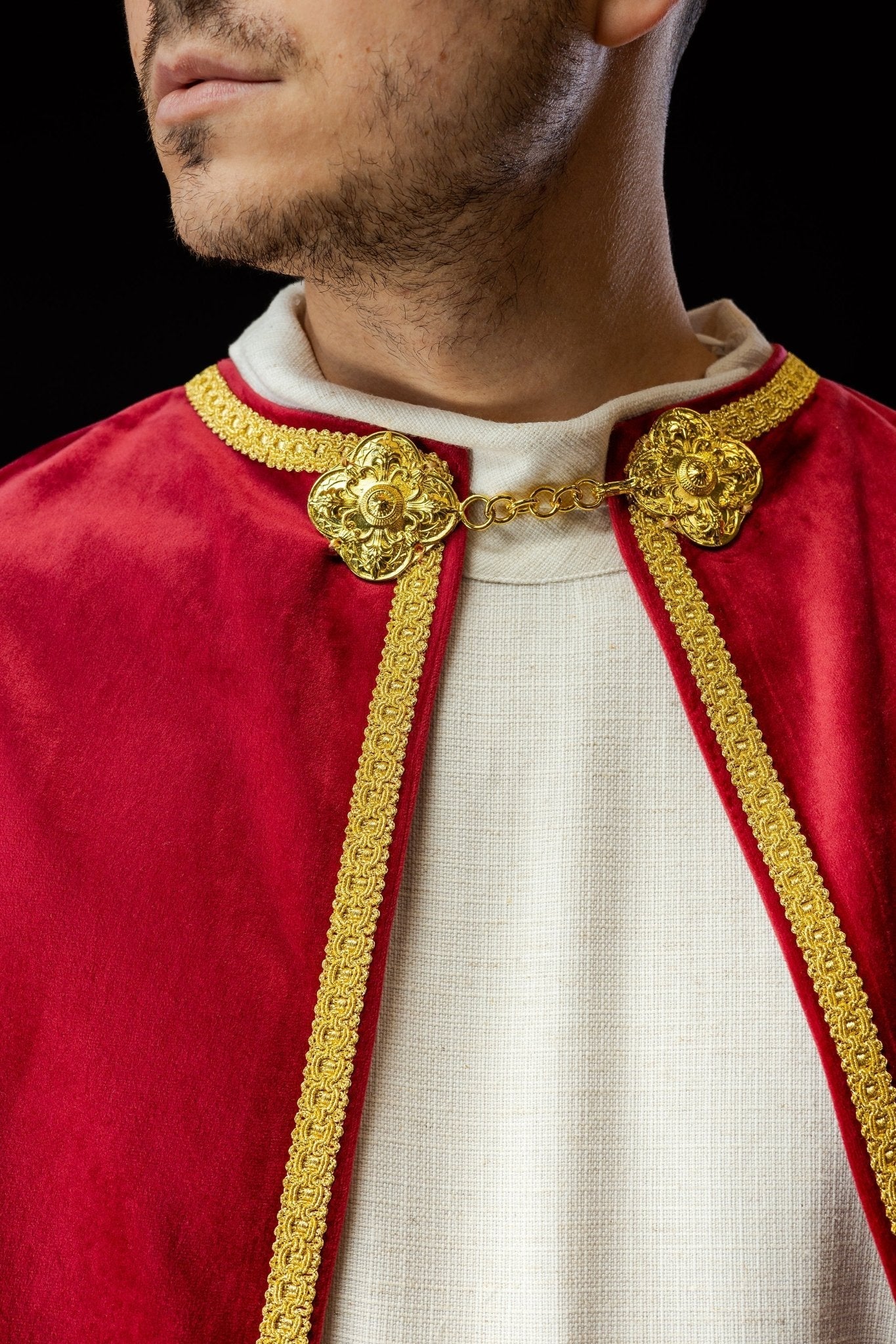 Chasuble d'enfant de chœur en velours avec fermeture rouge KKP/041/02/76 - CHASUBLES.FR