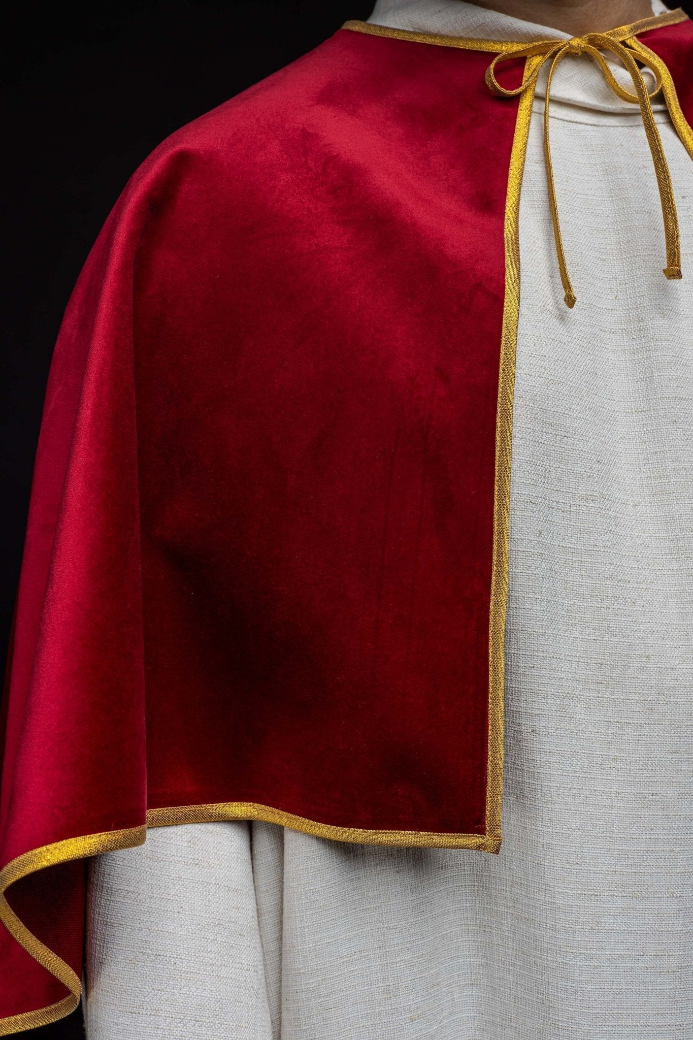 Chasuble d'enfant de chœur en velours avec liens rouge KKP/042/02/76 - CHASUBLES.FR