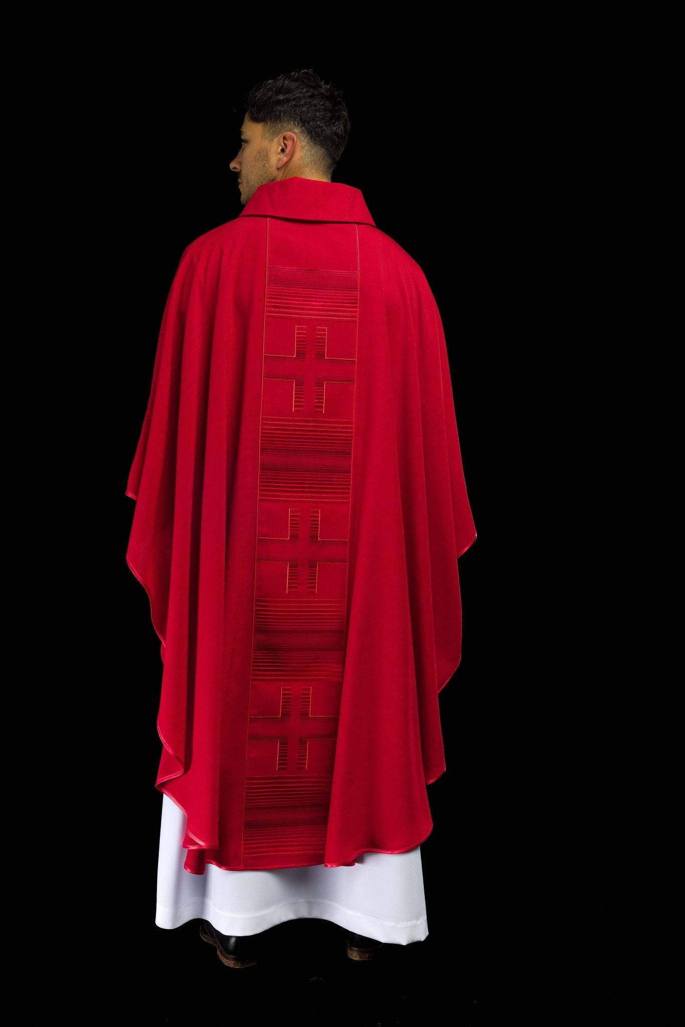 Chasuble doré brodé avec le motif du Cœur de Jésus et du Calice HA7032-02 CZERWONY - CHASUBLES.FR