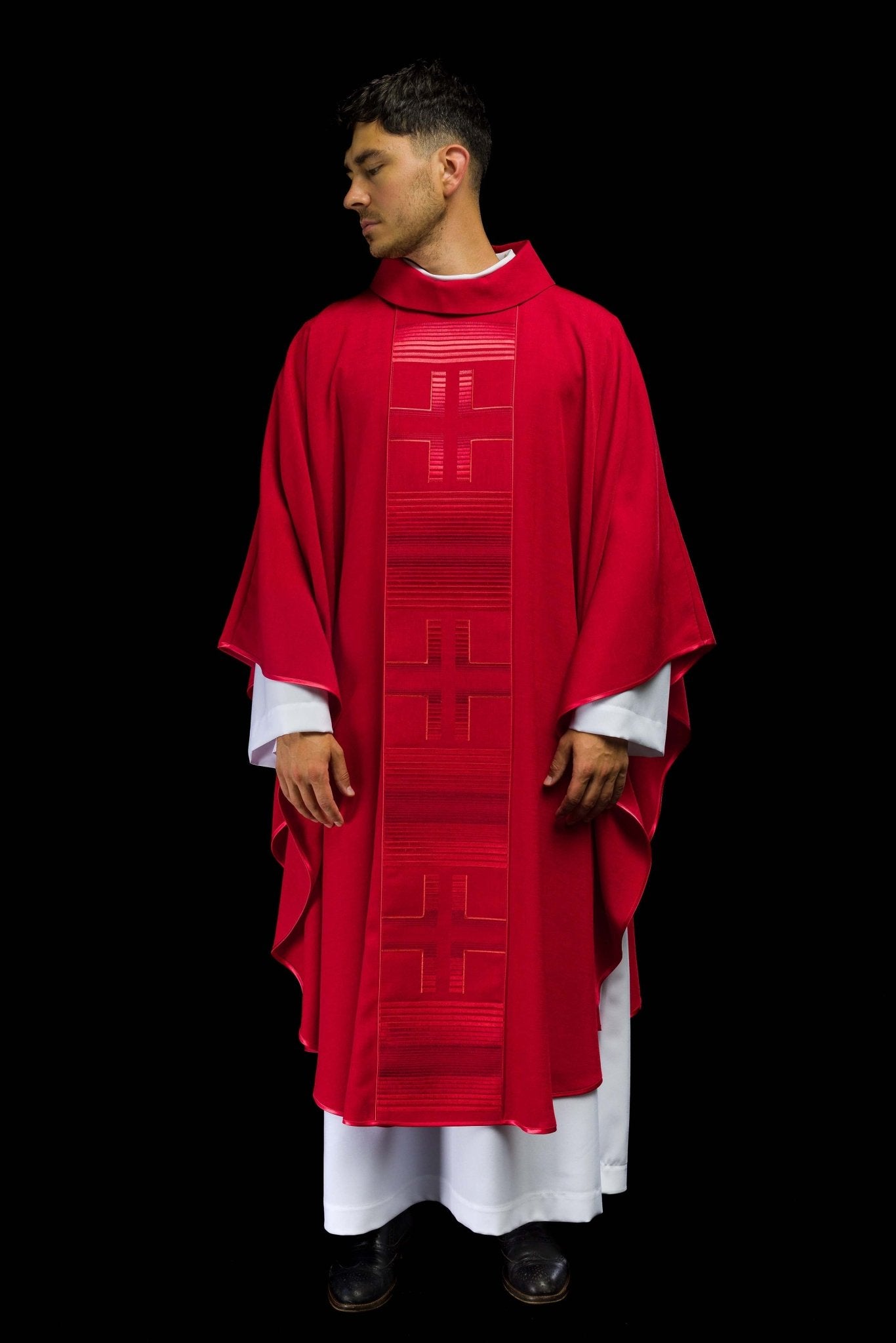 Chasuble doré brodé avec le motif du Cœur de Jésus et du Calice HA7032-02 CZERWONY - CHASUBLES.FR