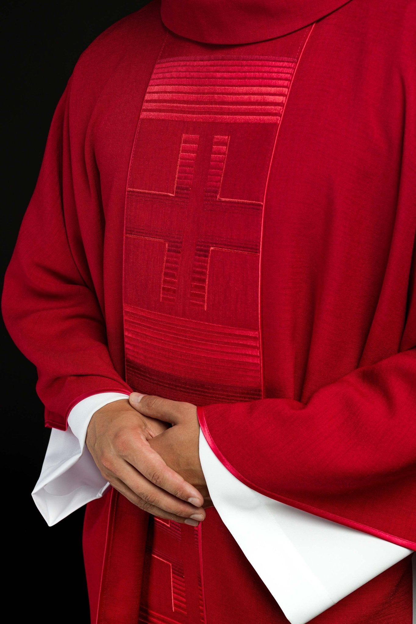 Chasuble doré brodé avec le motif du Cœur de Jésus et du Calice HA7032-02 CZERWONY - CHASUBLES.FR