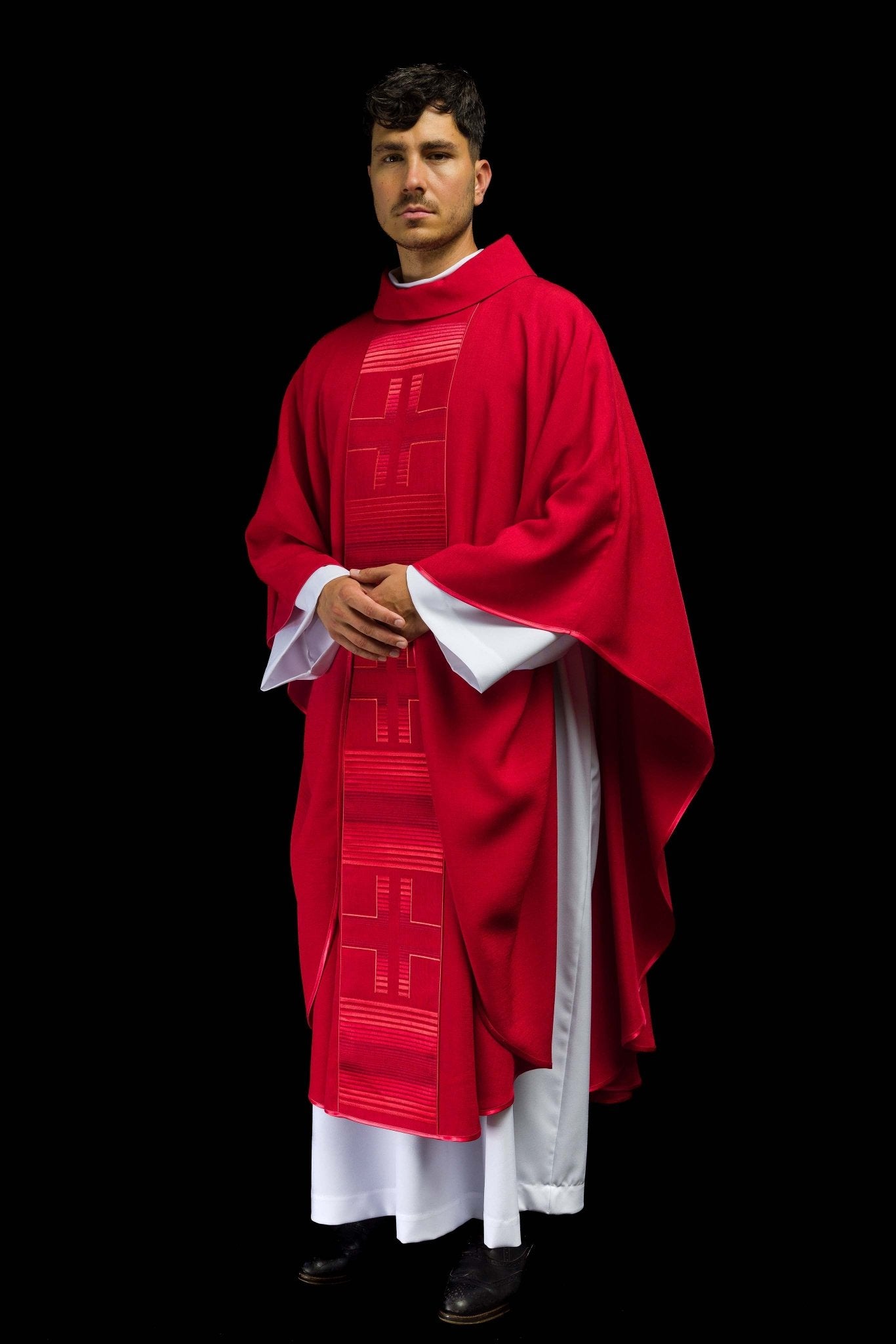 Chasuble doré brodé avec le motif du Cœur de Jésus et du Calice HA7032-02 CZERWONY - CHASUBLES.FR