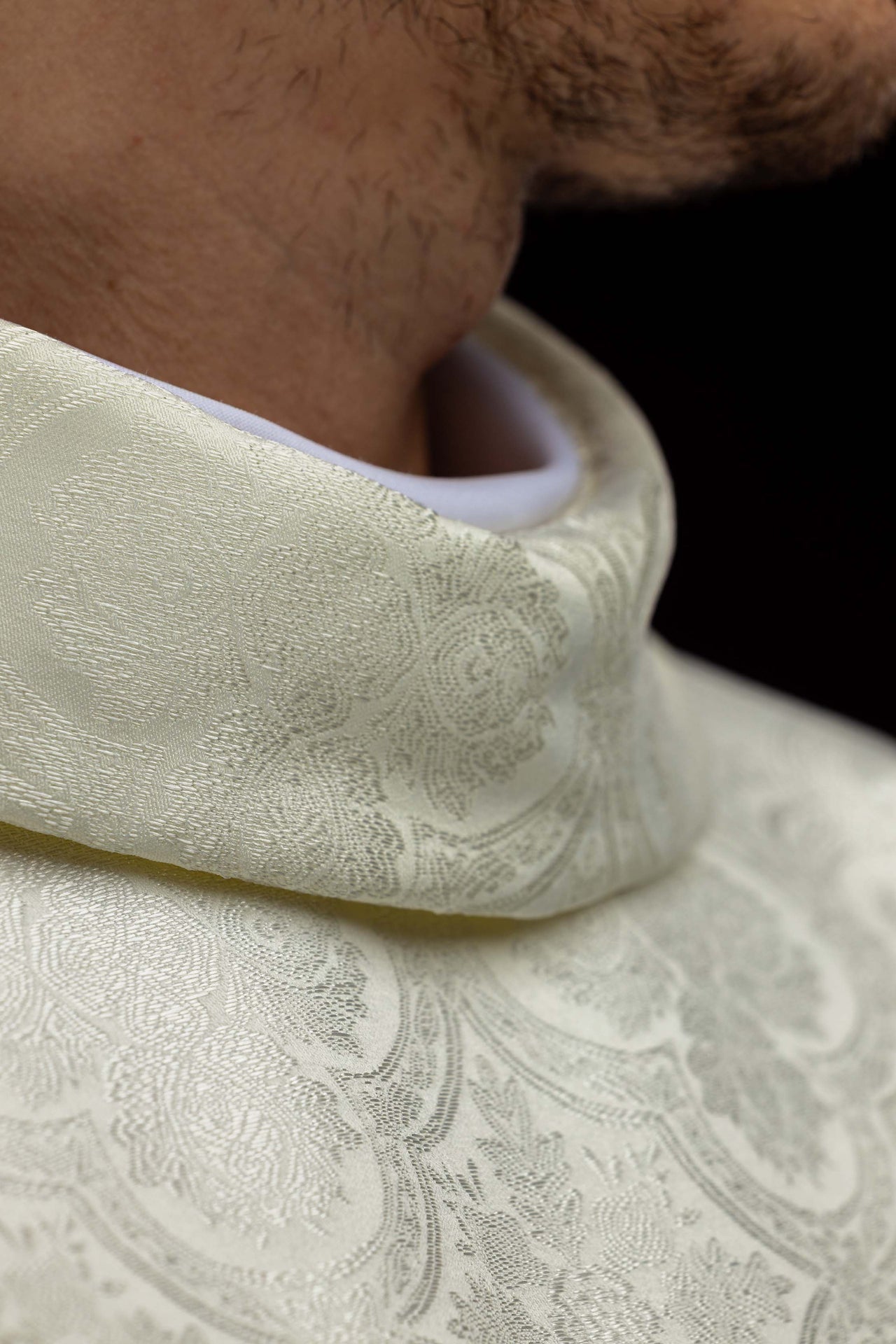 Chasuble écru avec croix tissu jacquard KOR/403/05/11 - CHASUBLES.FR