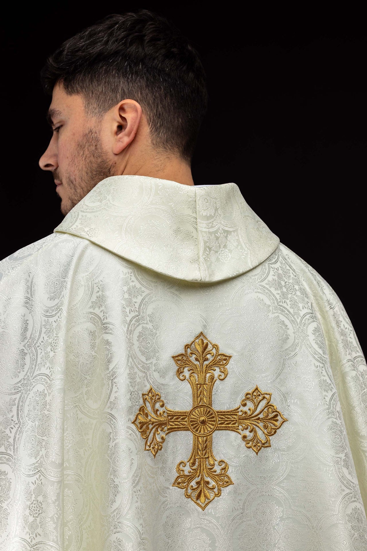 Chasuble écru avec croix tissu jacquard KOR/403/05/11 - CHASUBLES.FR