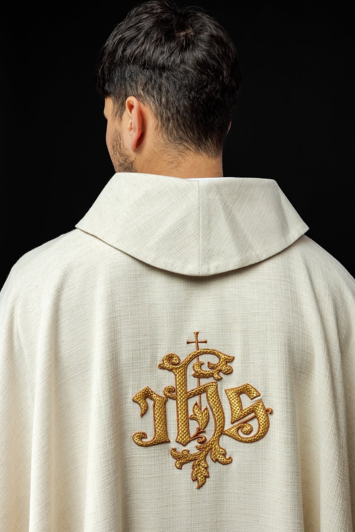 Chasuble écru avec image de Jésus Bon Pasteur avec agneau KOW2/028/05/49 - CHASUBLES.FR