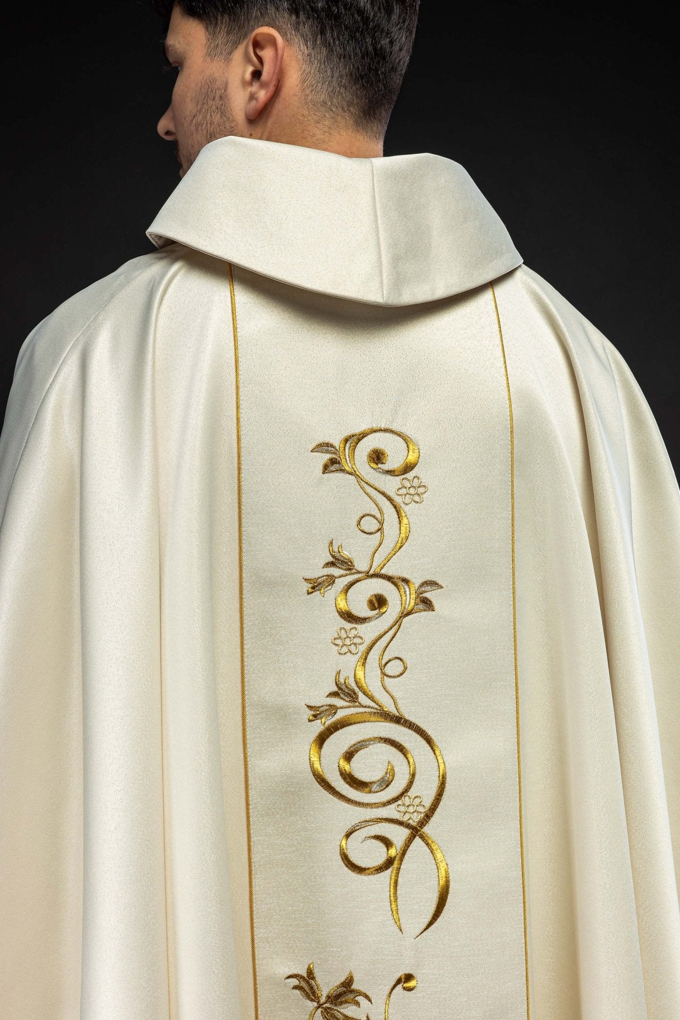 Chasuble écru avec image du Sacré - Cœur de Jésus KOW2/035/05/54 - CHASUBLES.FR