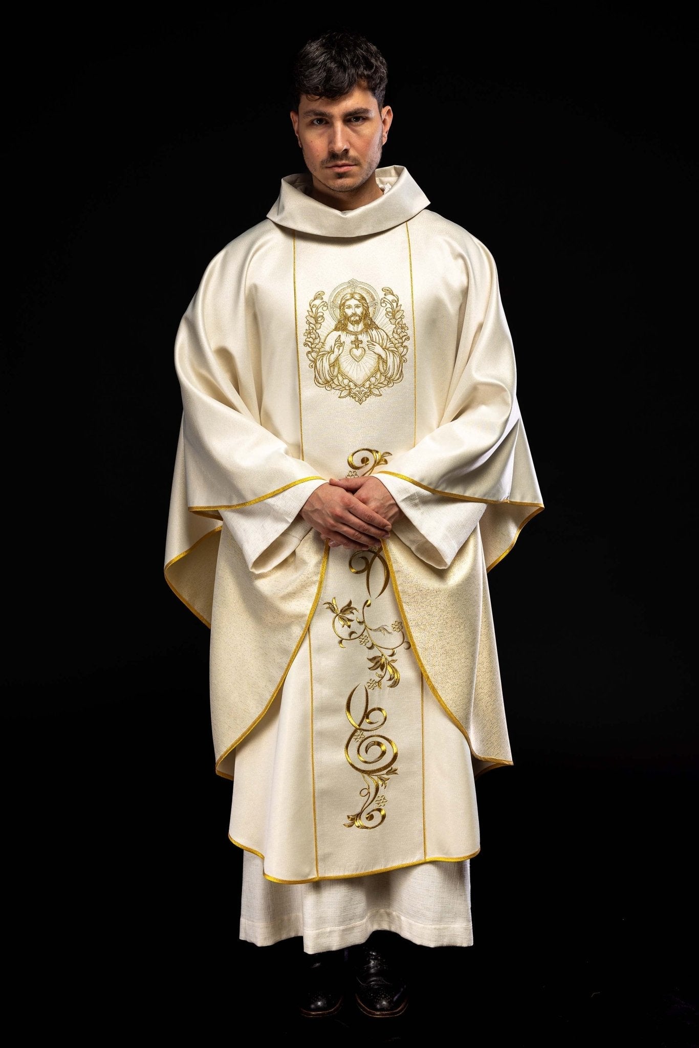 Chasuble écru avec image du Sacré - Cœur de Jésus KOW2/035/05/54 - CHASUBLES.FR
