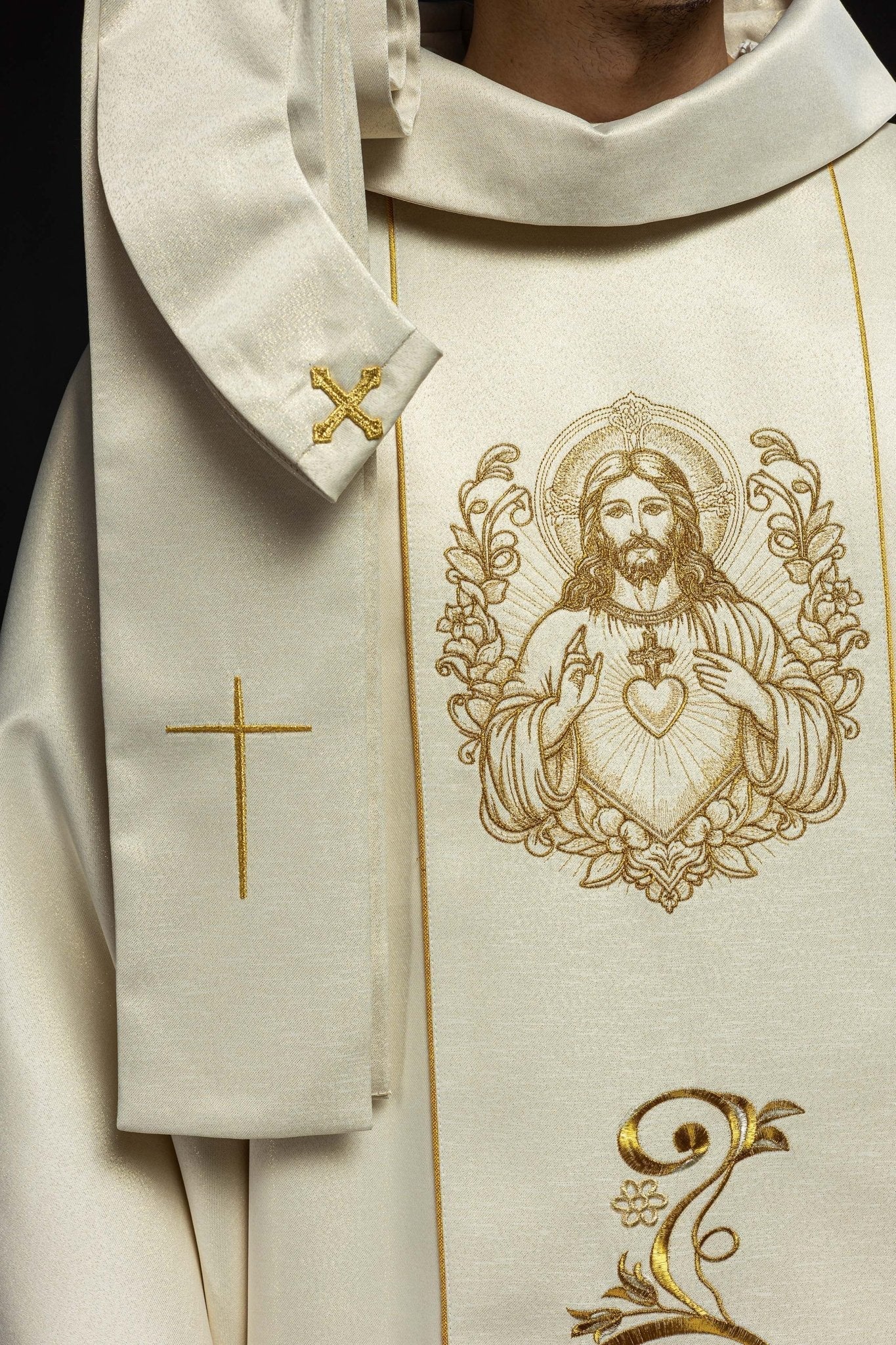 Chasuble écru avec image du Sacré - Cœur de Jésus KOW2/035/05/54 - CHASUBLES.FR