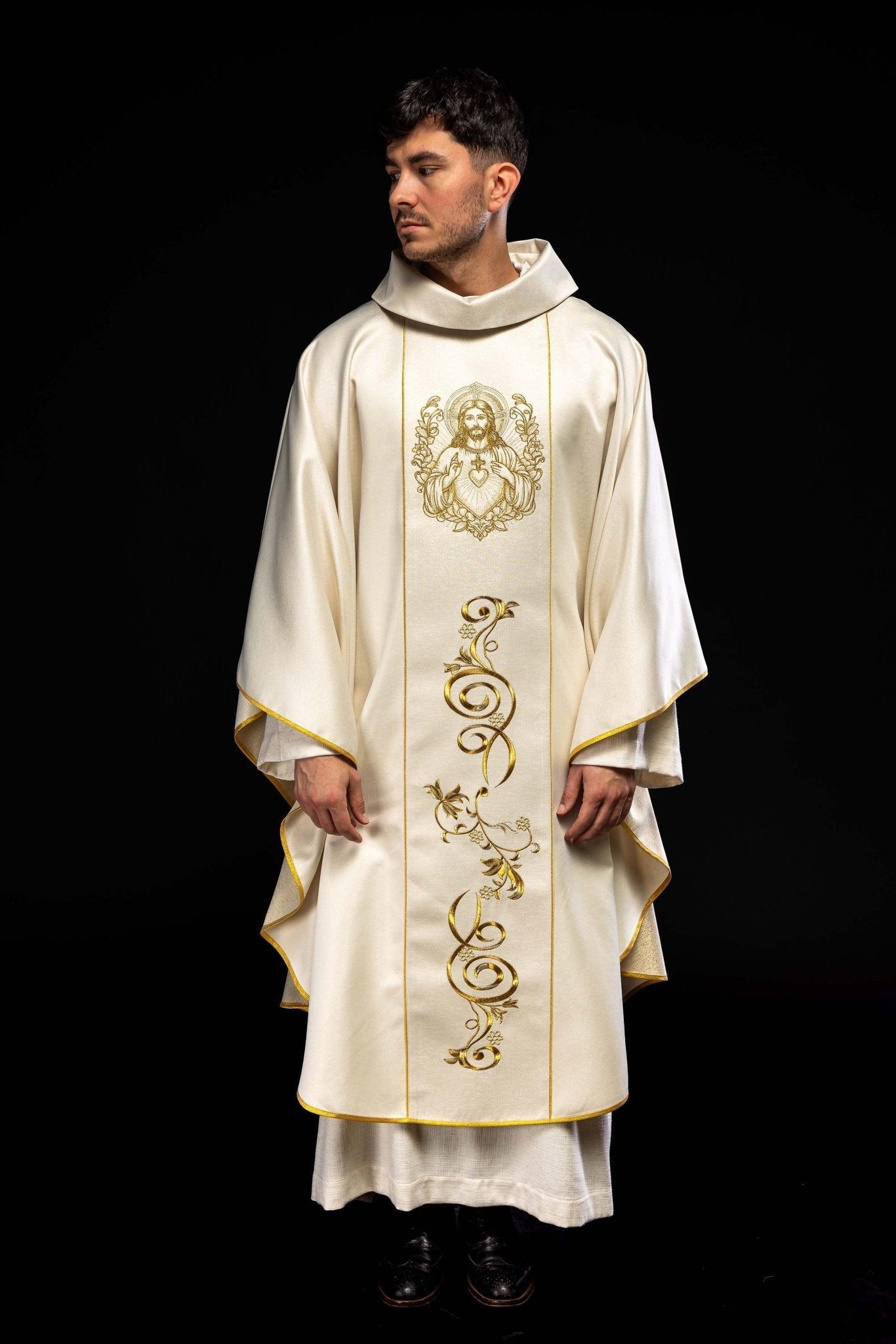 Chasuble écru avec image du Sacré - Cœur de Jésus KOW2/035/05/54 - CHASUBLES.FR