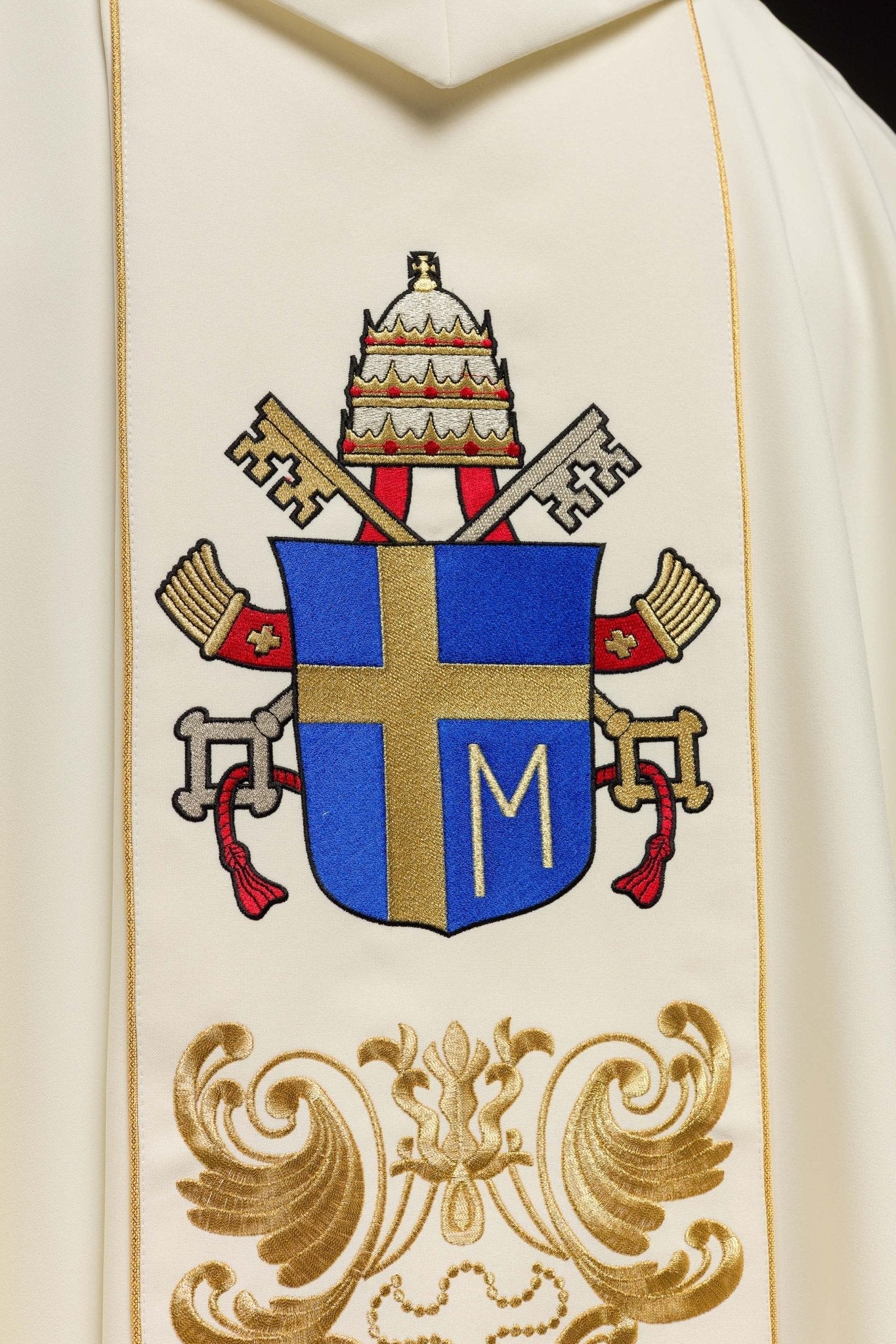 Chasuble ecru avec l'image du pape Jean - Paul II KOR/096/05/01 ECRU - CHASUBLES.FR