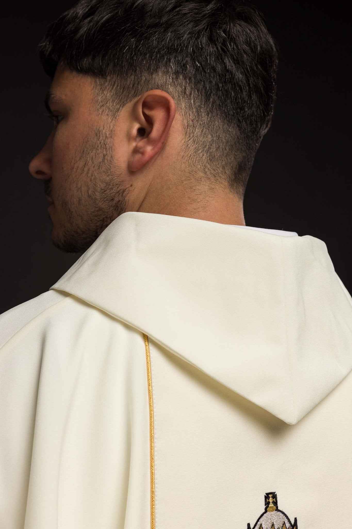 Chasuble ecru avec l'image du pape Jean - Paul II KOR/096/05/01 ECRU - CHASUBLES.FR