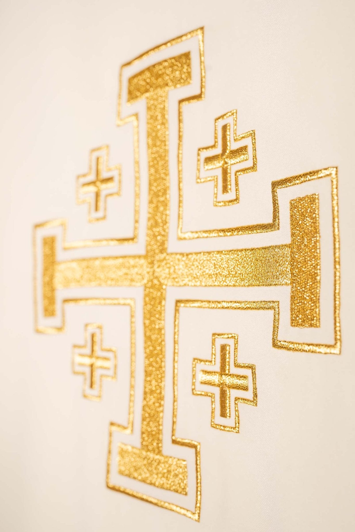 Chasuble écru brodée avec motif de croix KDT/7146/05/12 - CHASUBLES.FR