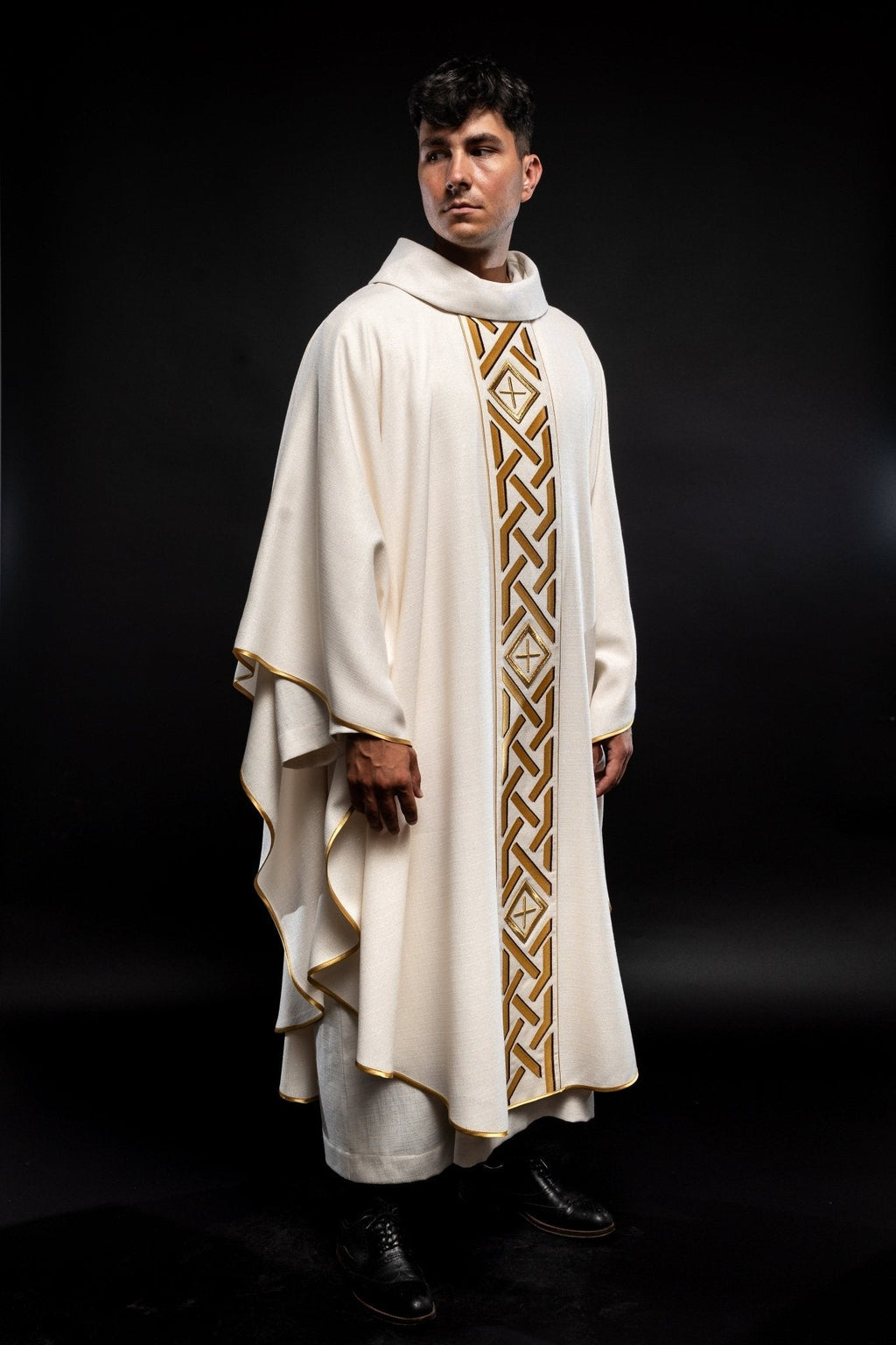 Chasuble écrue à croix brodée KOR/271/05/71 - CHASUBLES.FR