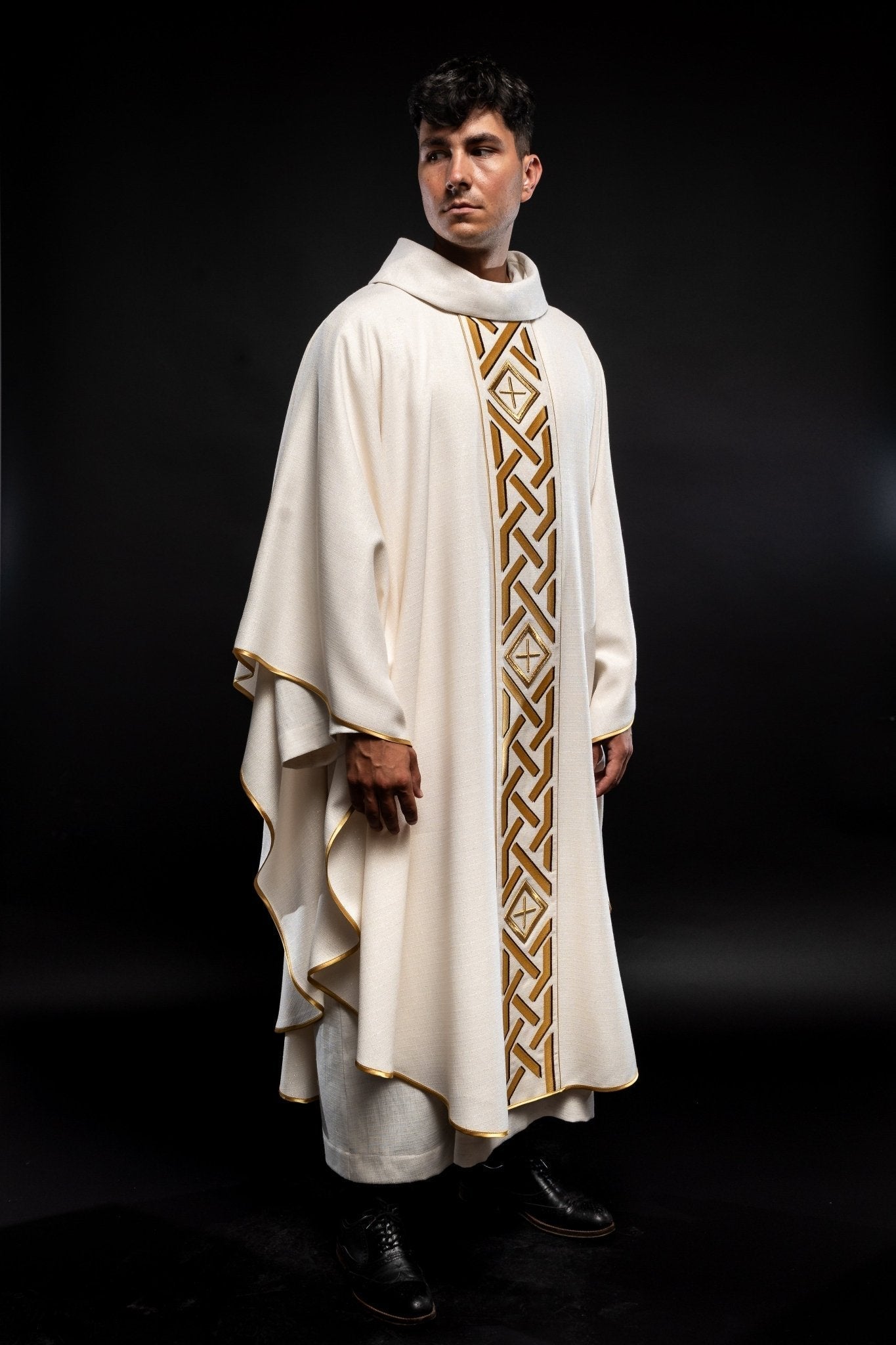 Chasuble écrue à croix brodée KOR/271/05/71 - CHASUBLES.FR