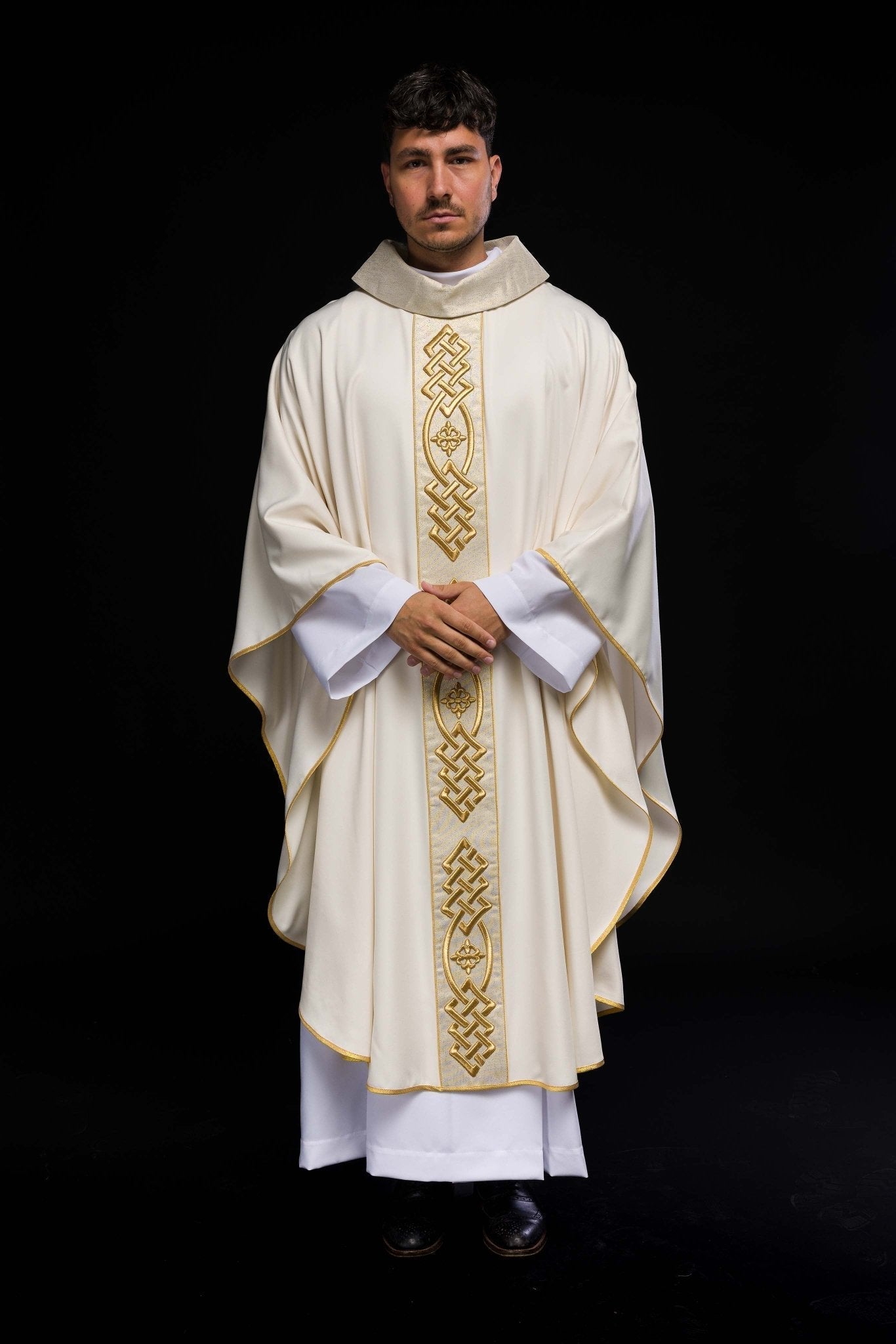 Chasuble écrue à croix brodée KOR/266/05/53 - CHASUBLES.FR