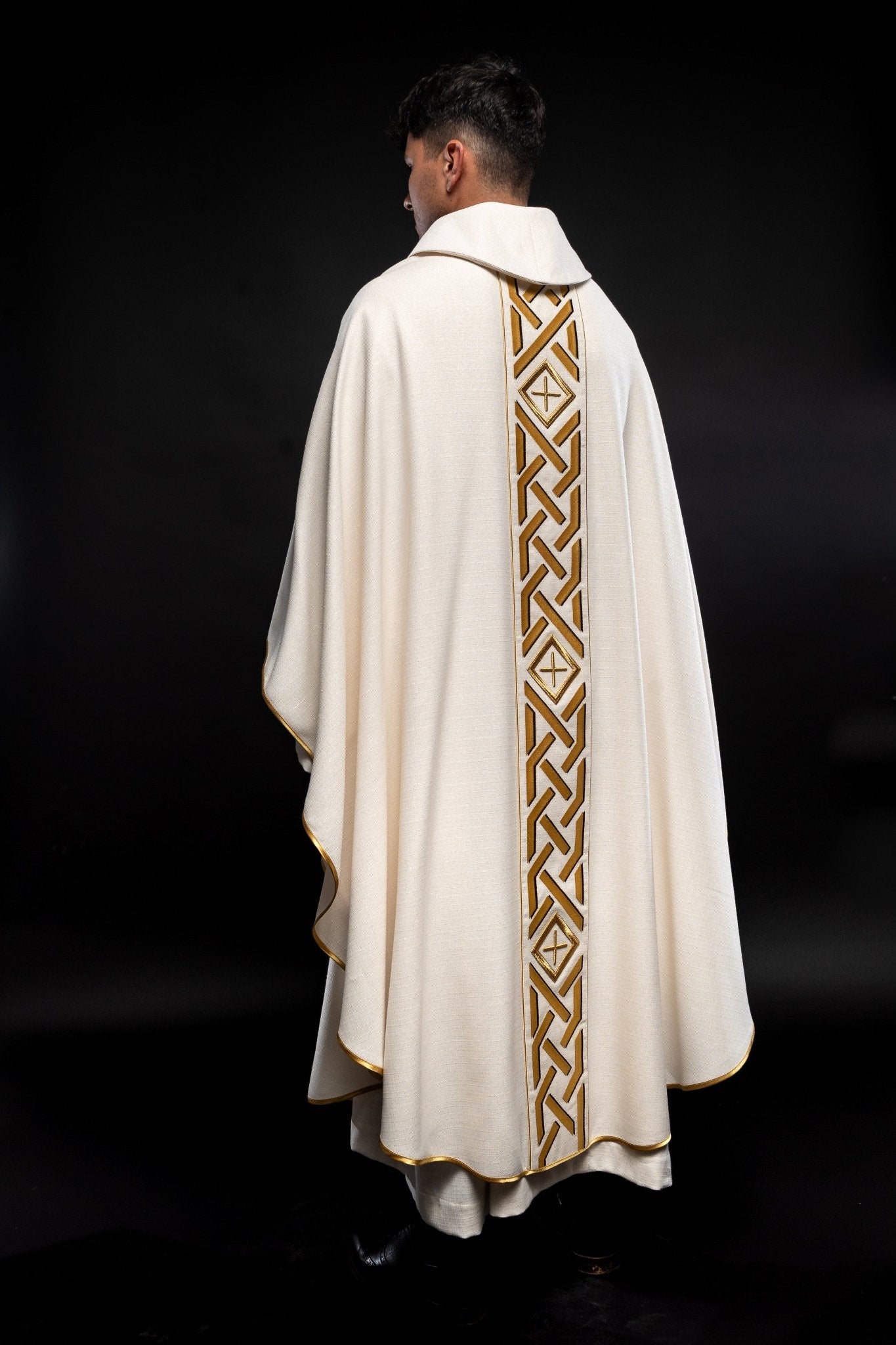 Chasuble écrue à croix brodée KOR/271/05/71 - CHASUBLES.FR