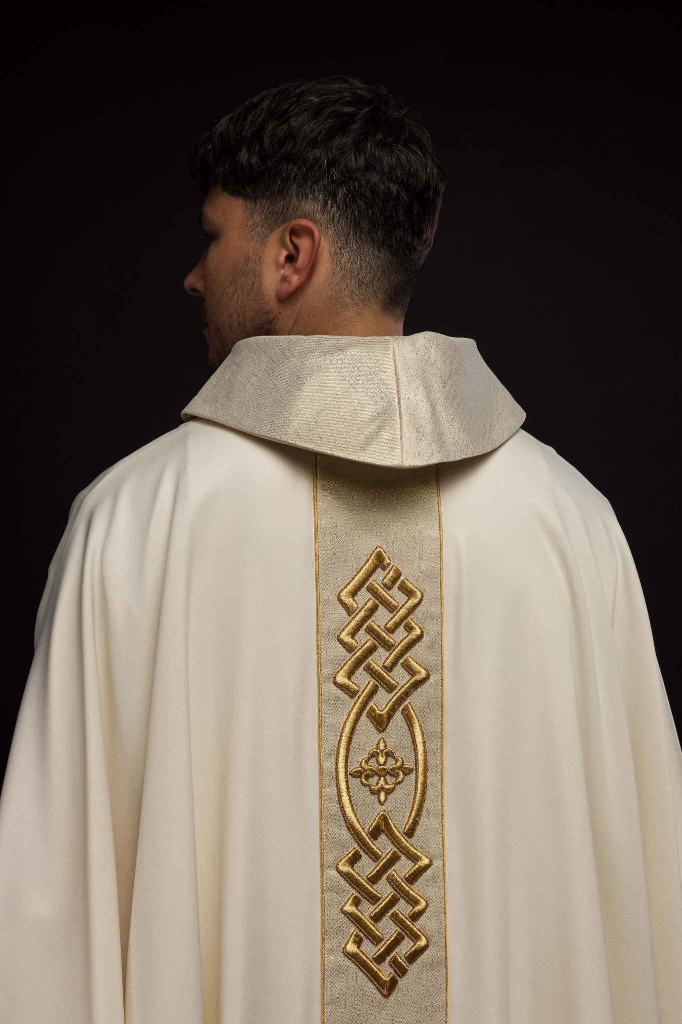 Chasuble écrue à croix brodée KOR/266/05/53 - CHASUBLES.FR