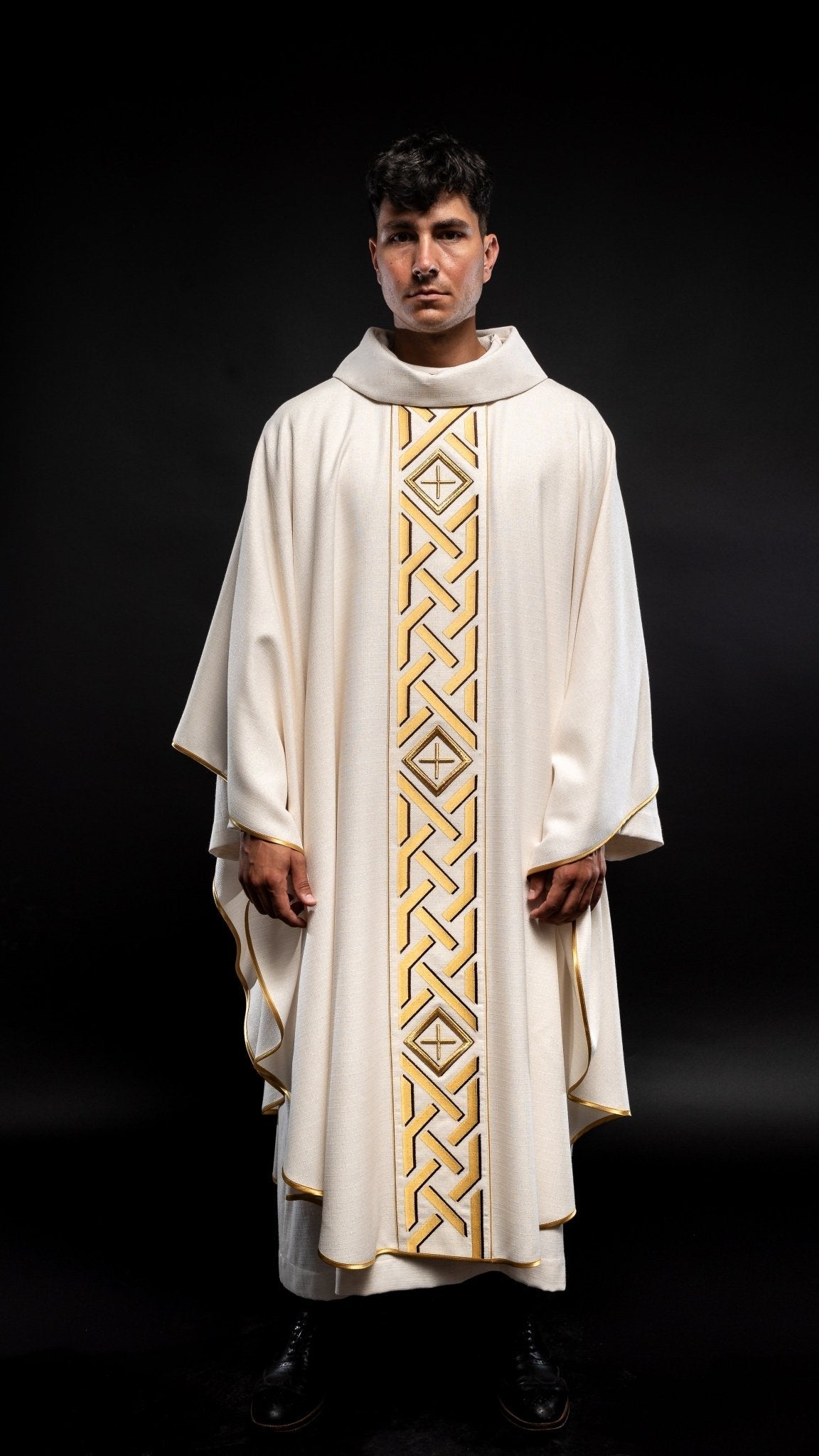 Chasuble écrue à croix brodée KOR/271/05/71 - CHASUBLES.FR