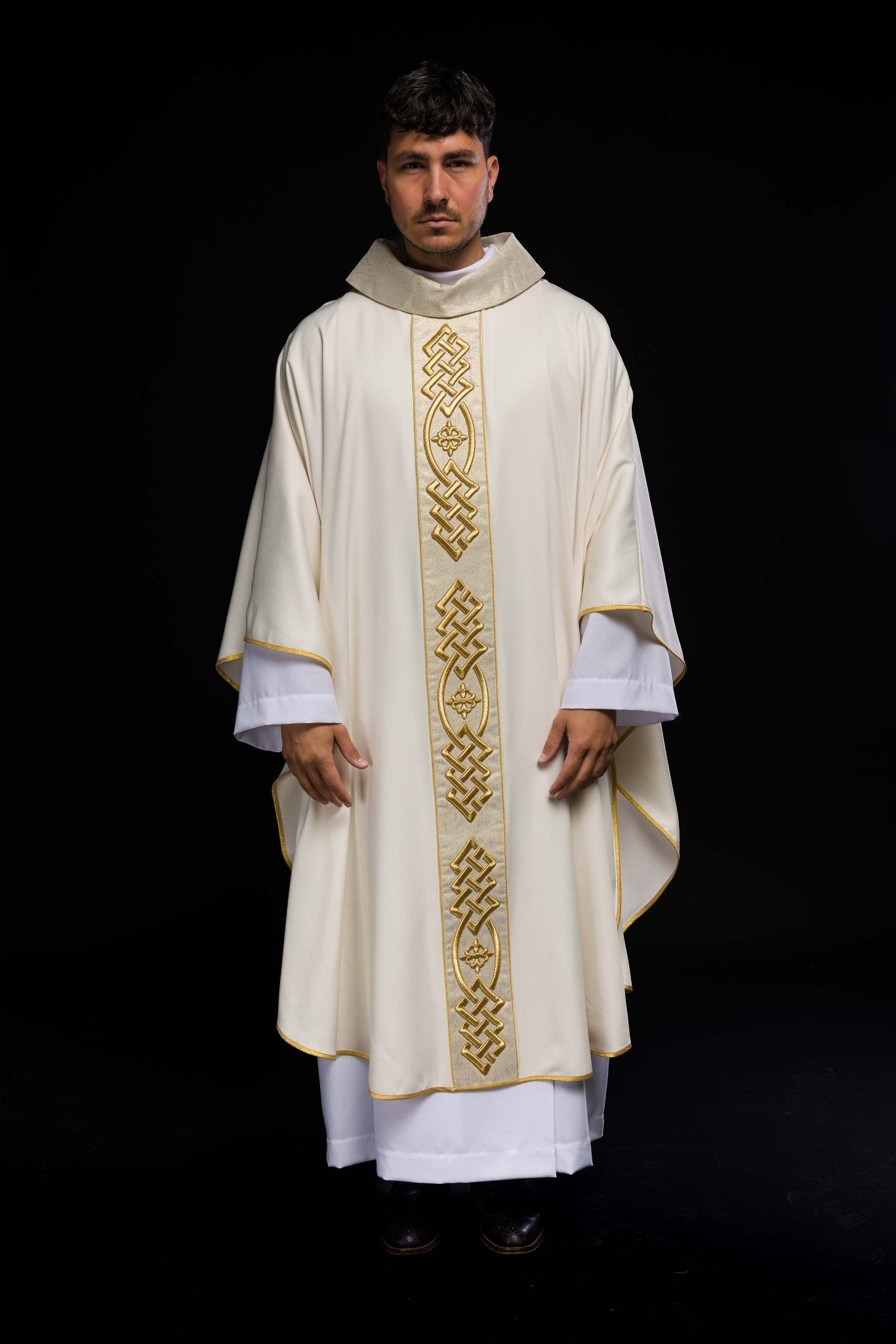 Chasuble écrue à croix brodée KOR/266/05/53 - CHASUBLES.FR