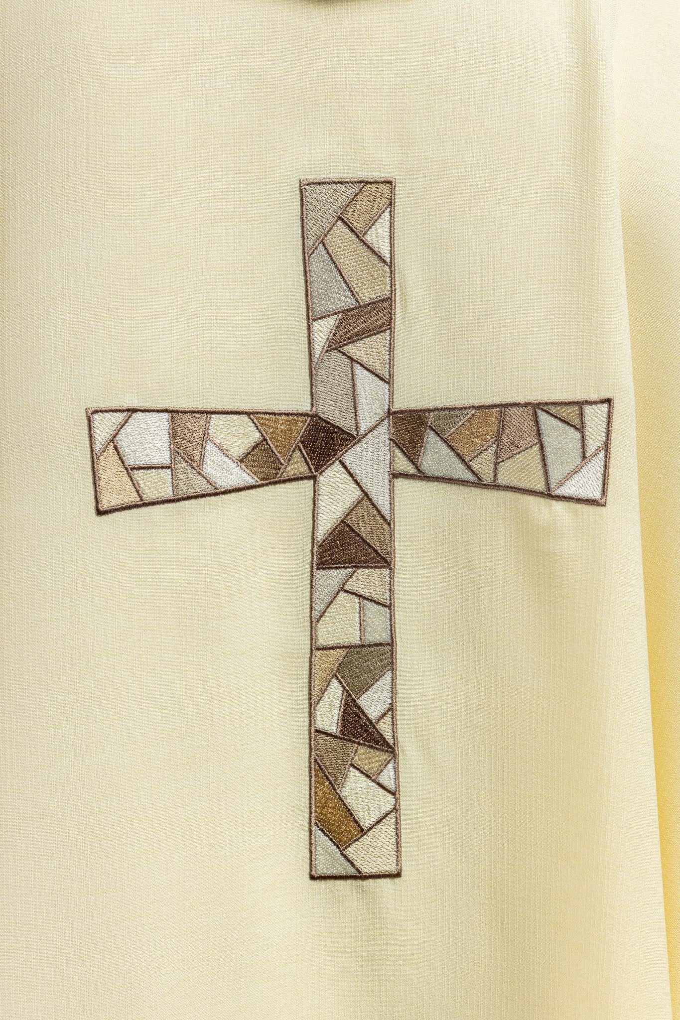 Chasuble écrue à croix brodée KOR/257/05/62 - CHASUBLES.FR