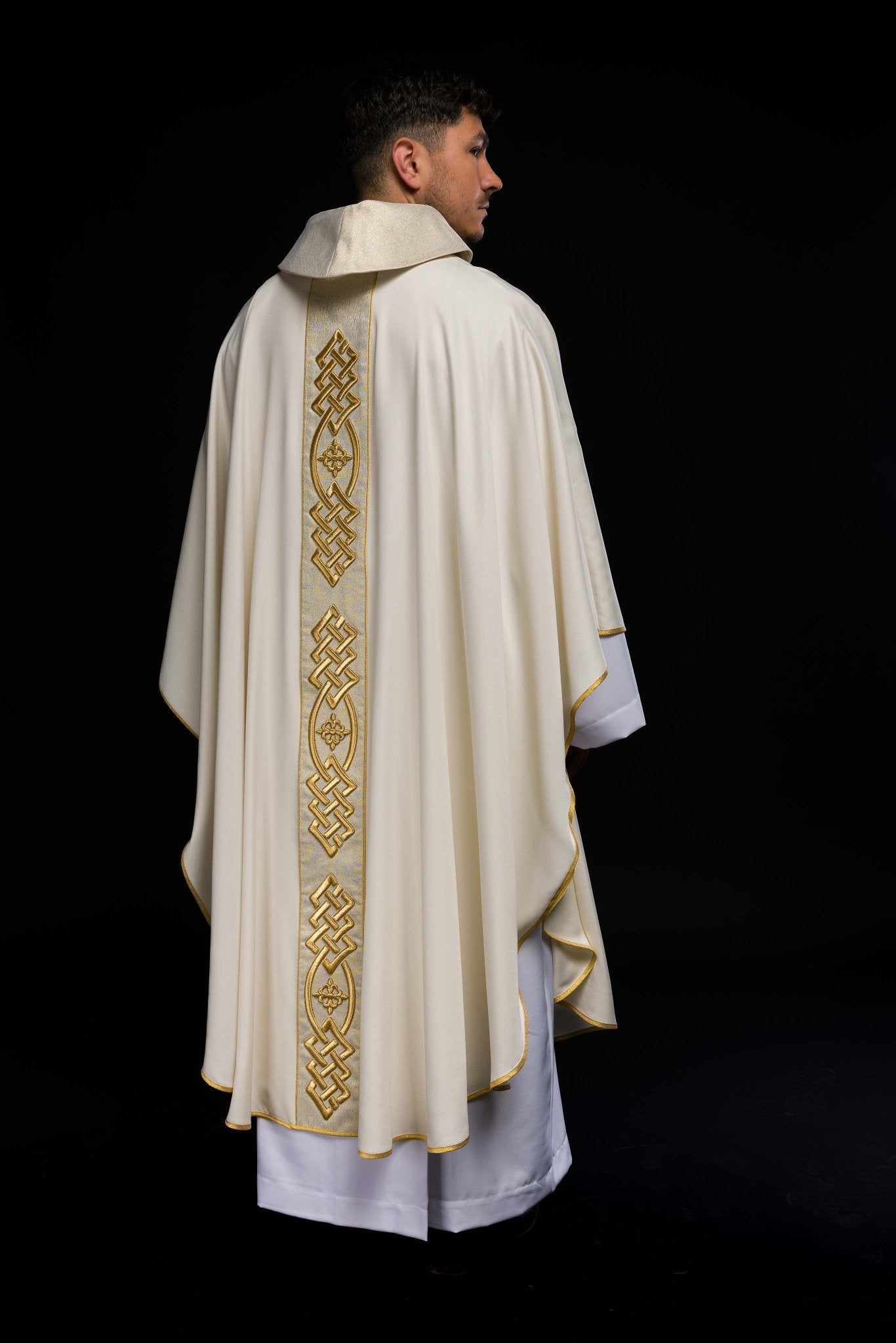 Chasuble écrue à croix brodée KOR/266/05/53 - CHASUBLES.FR
