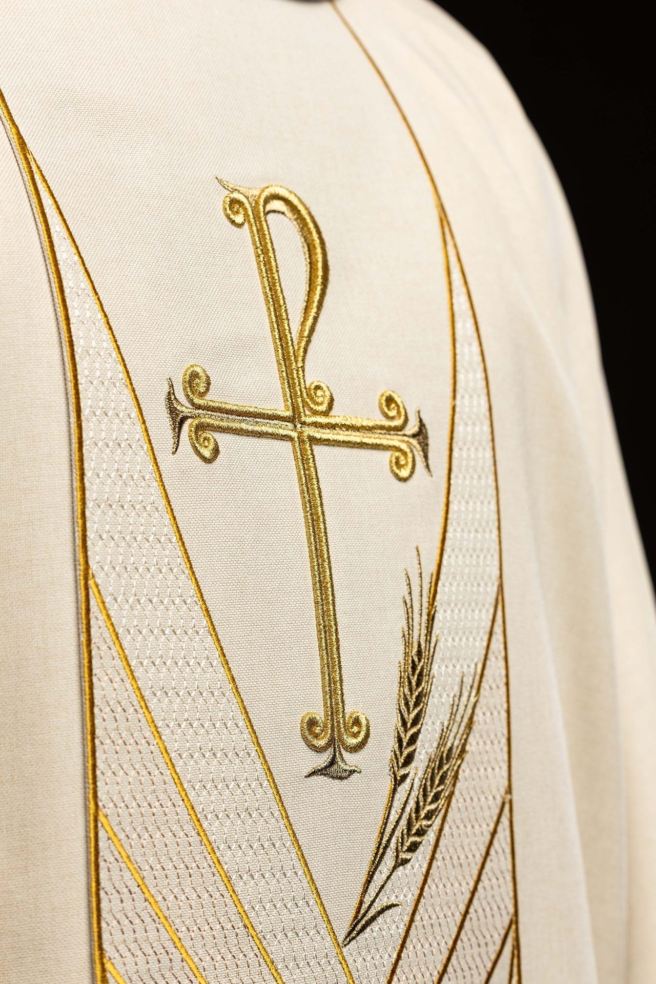 Chasuble écrue avec bande brodée Pax LE/7050/05 - CHASUBLES.FR