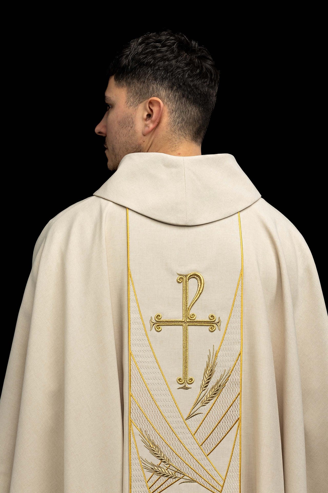 Chasuble écrue avec bande brodée Pax LE/7050/05 - CHASUBLES.FR