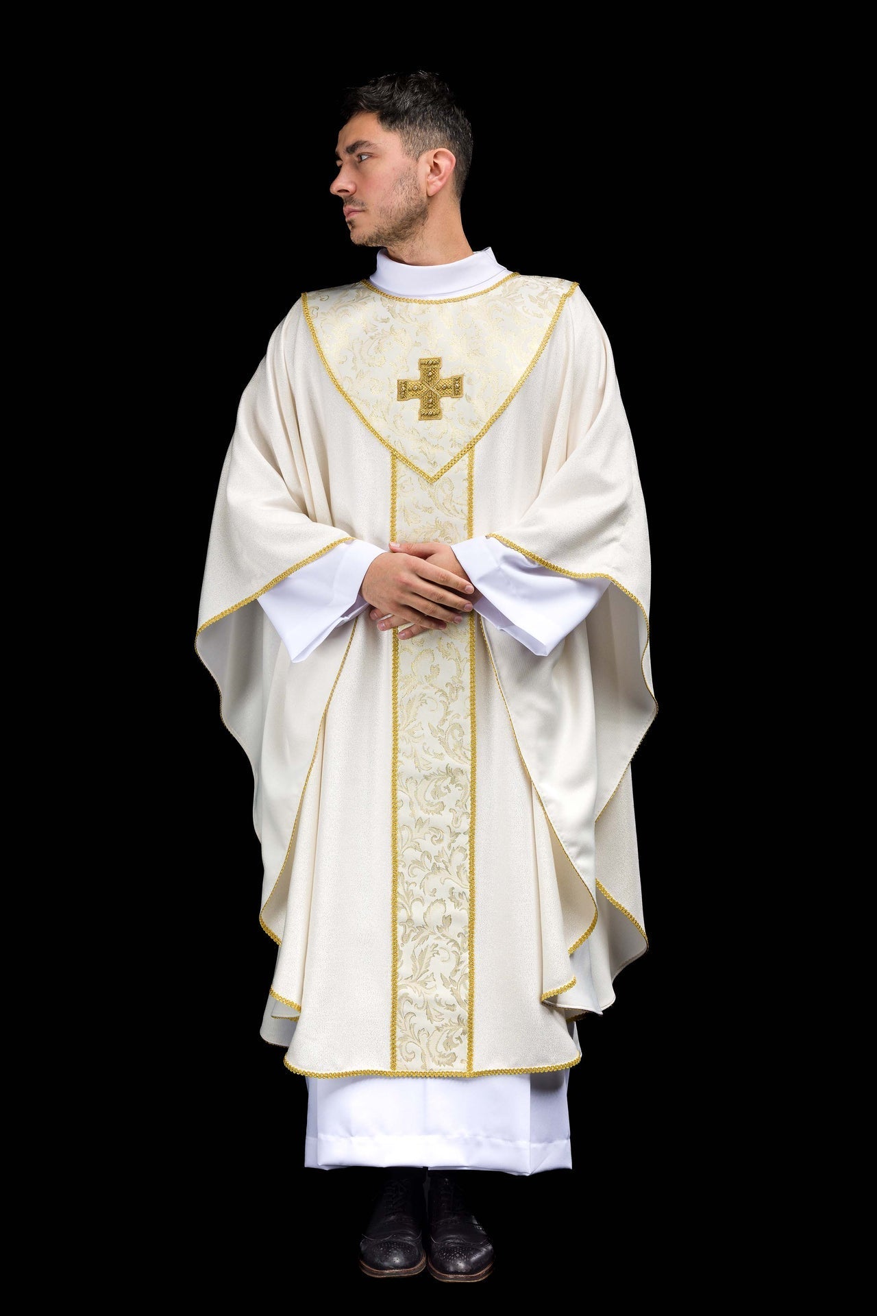 Chasuble écrue avec croix ornée de tissu jacquard LE/7075/05 - CHASUBLES.FR
