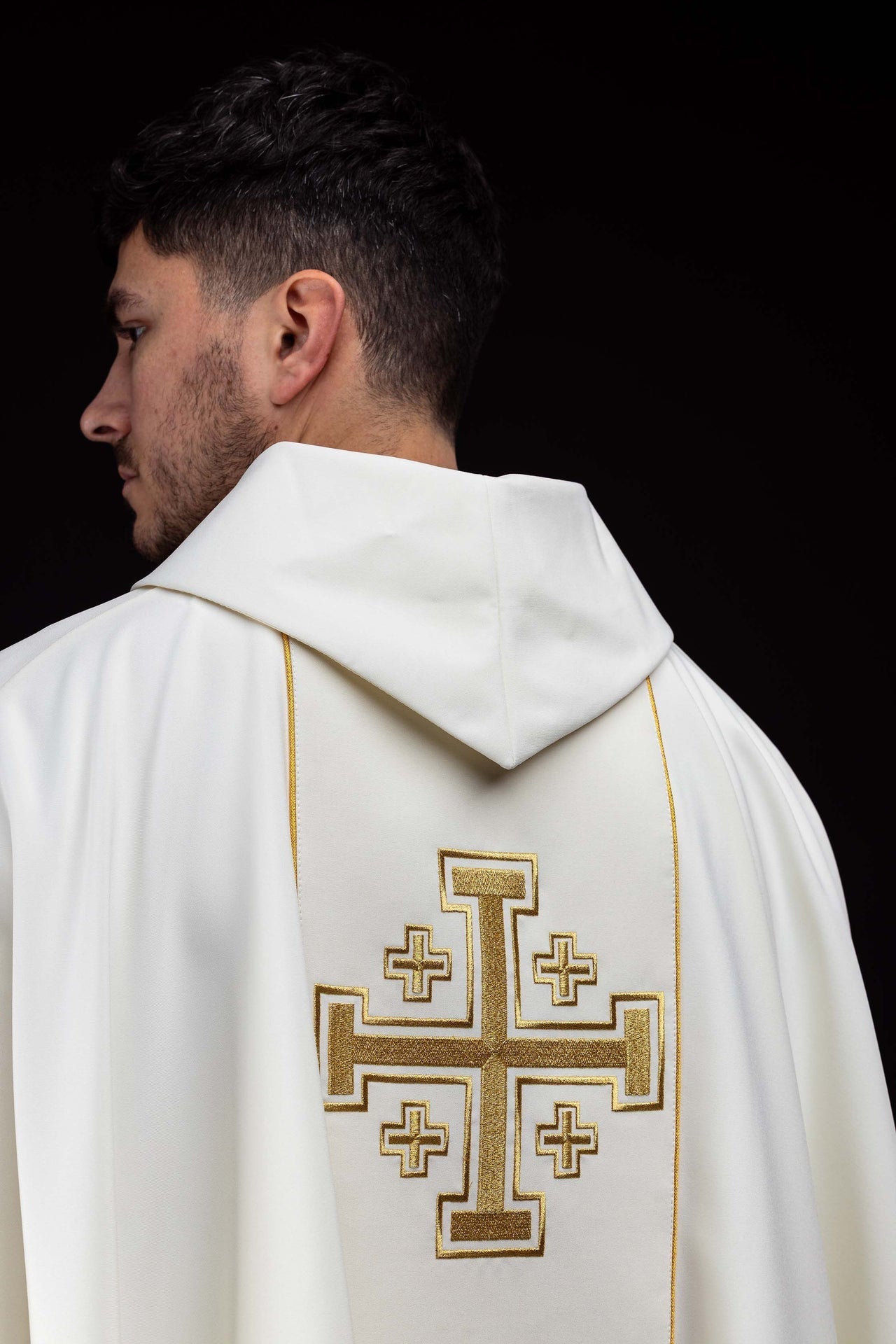 Chasuble écrue brodée avec bande et croix de Jérusalem KDT/7046/05/01 - CHASUBLES.FR