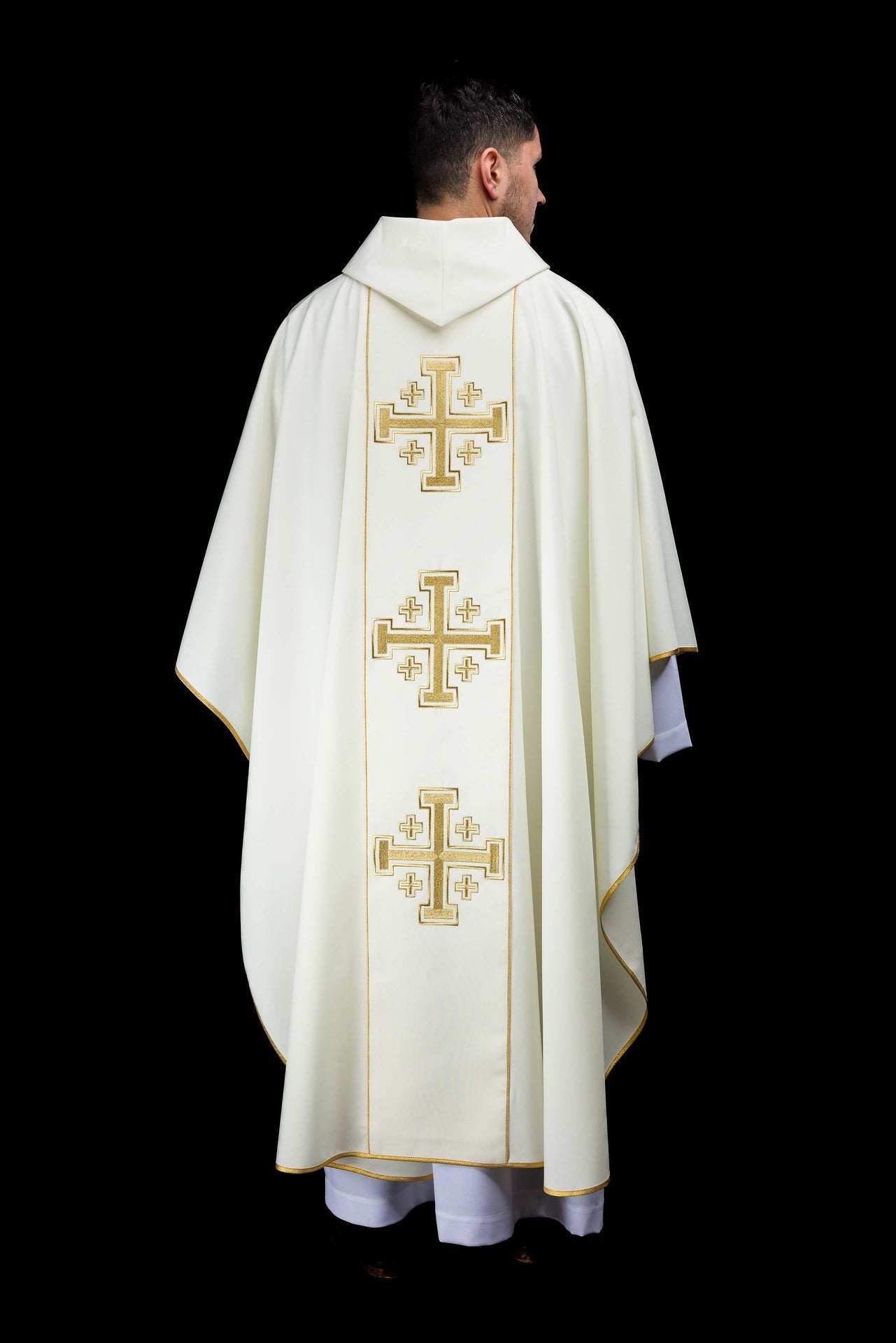 Chasuble écrue brodée avec bande et croix de Jérusalem KDT/7046/05/01 - CHASUBLES.FR