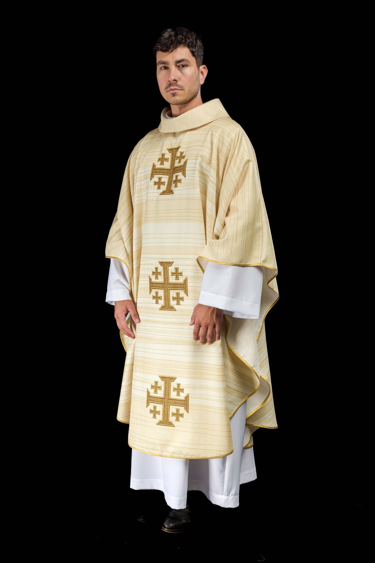 Chasuble écrue imprimée avec la Croix de Jérusalem KOD/7001/05/40 - CHASUBLES.FR