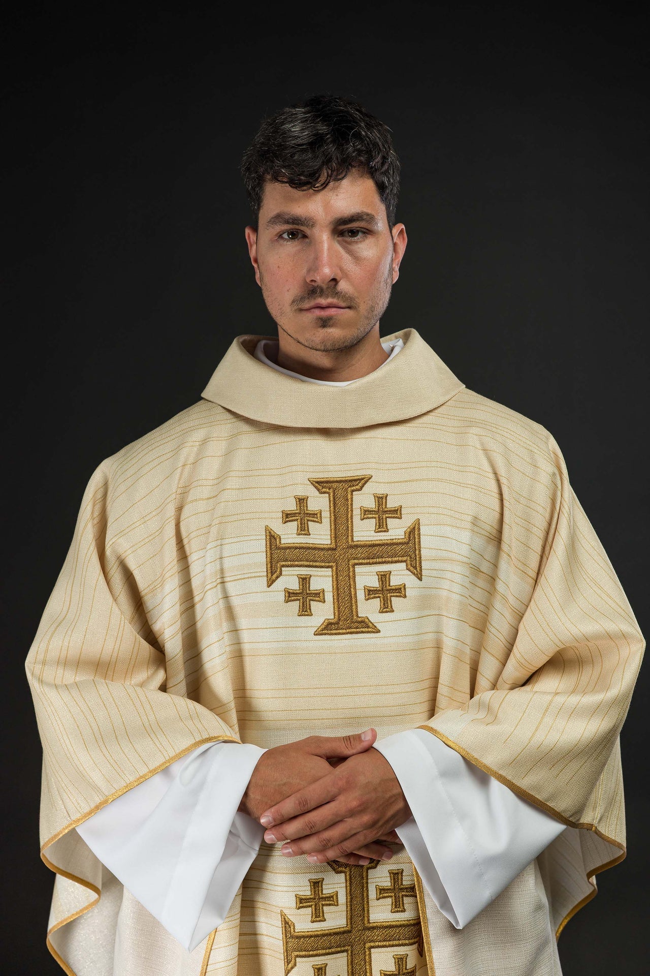 Chasuble écrue imprimée avec la Croix de Jérusalem KOD/7001/05/40 - CHASUBLES.FR