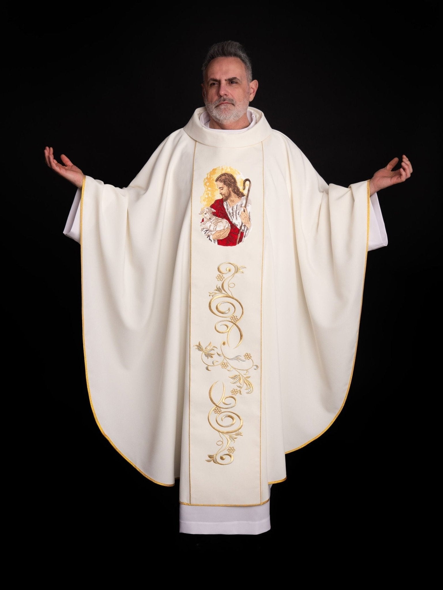 Chasuble élégante en écru avec l'image de Jésus le Bon Pasteur KOR/202/05/01 ECRU - CHASUBLES.FR