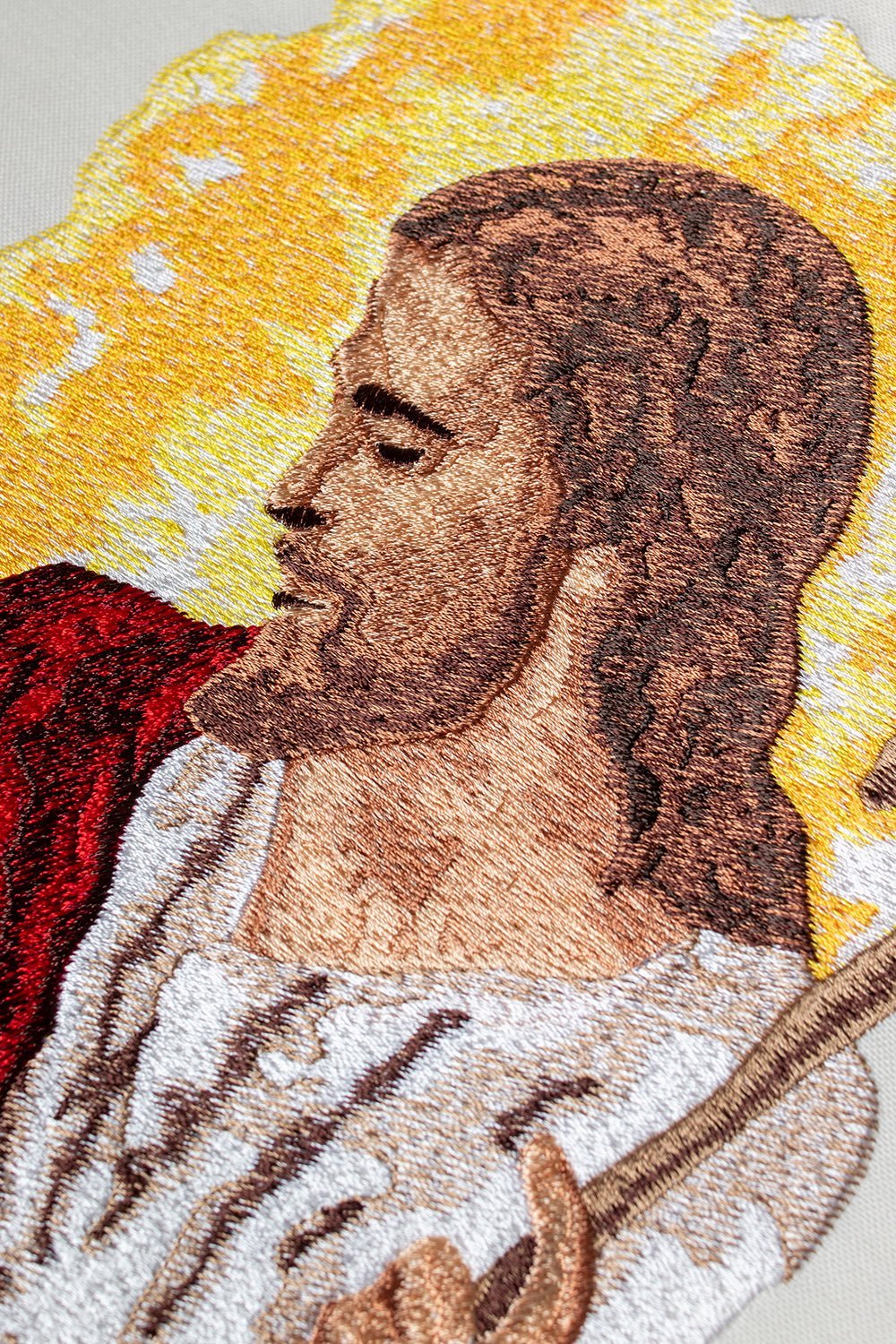 Chasuble élégante en écru avec l'image de Jésus le Bon Pasteur KOR/202/05/01 ECRU - CHASUBLES.FR