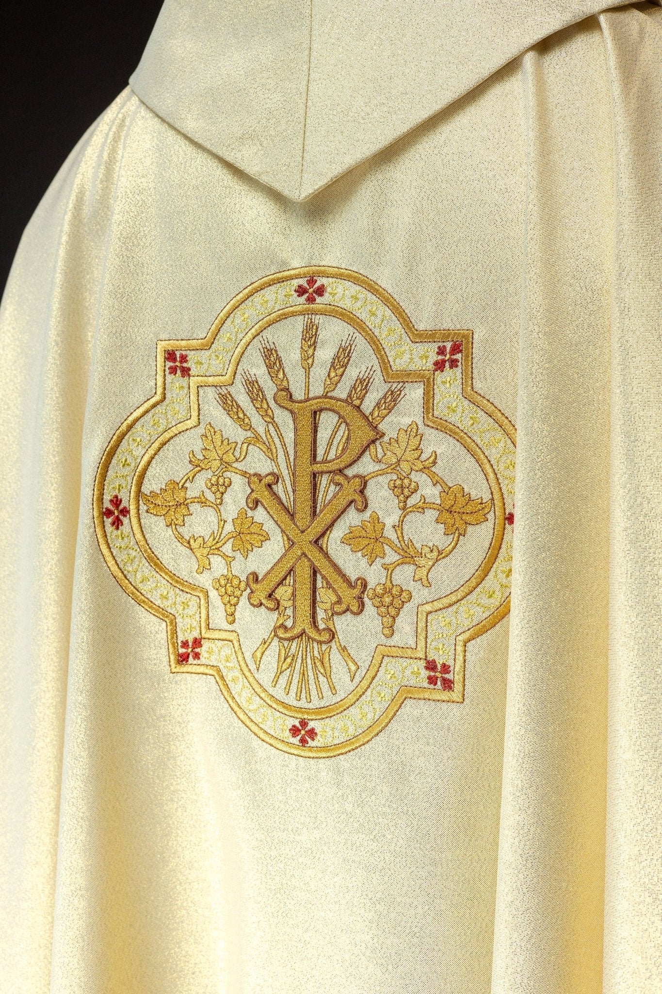 Chasuble en or avec broderie IHS et PAX KOR/119/10/37 ZŁOTY - CHASUBLES.FR
