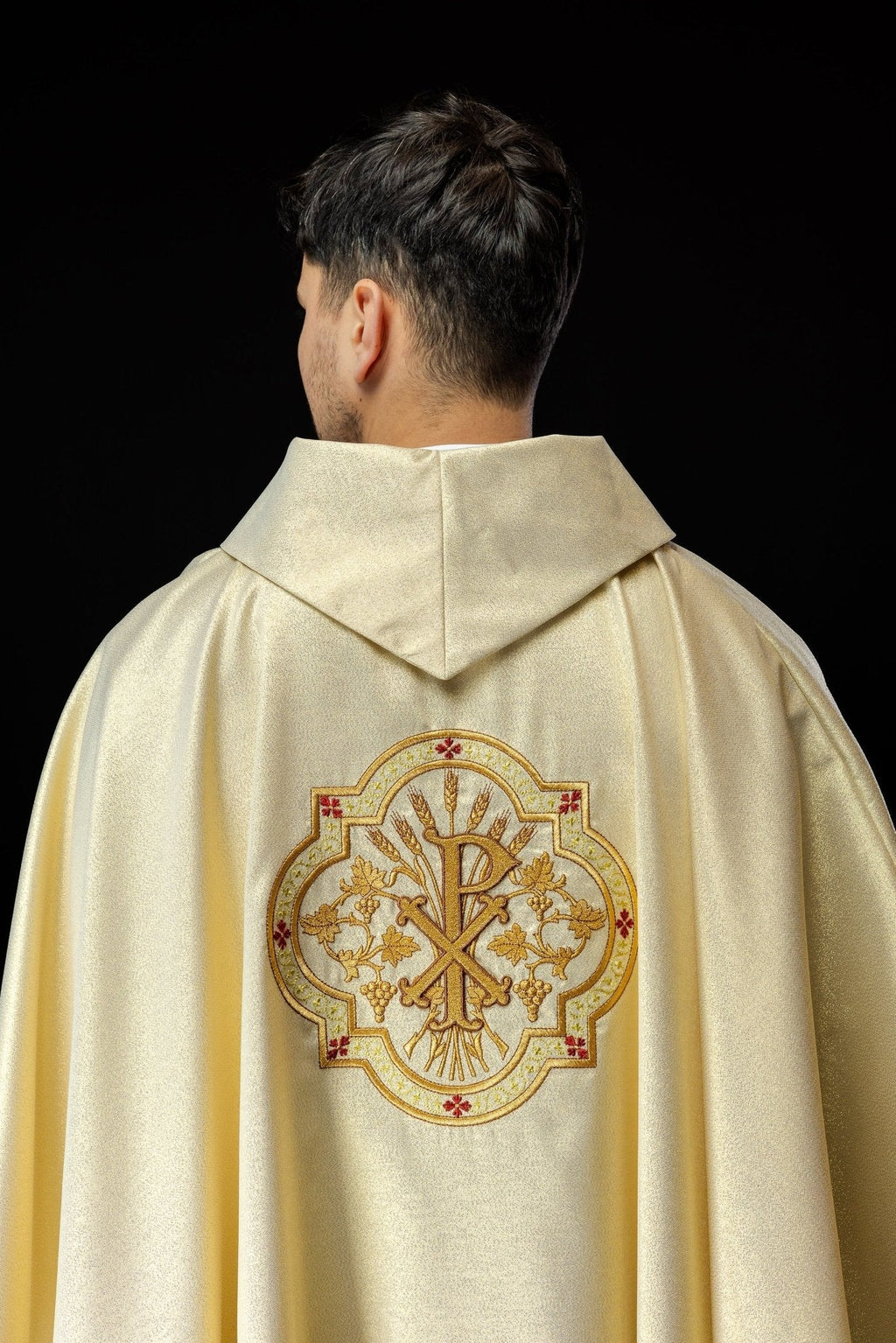 Chasuble en or avec broderie IHS et PAX KOR/119/10/37 ZŁOTY - CHASUBLES.FR