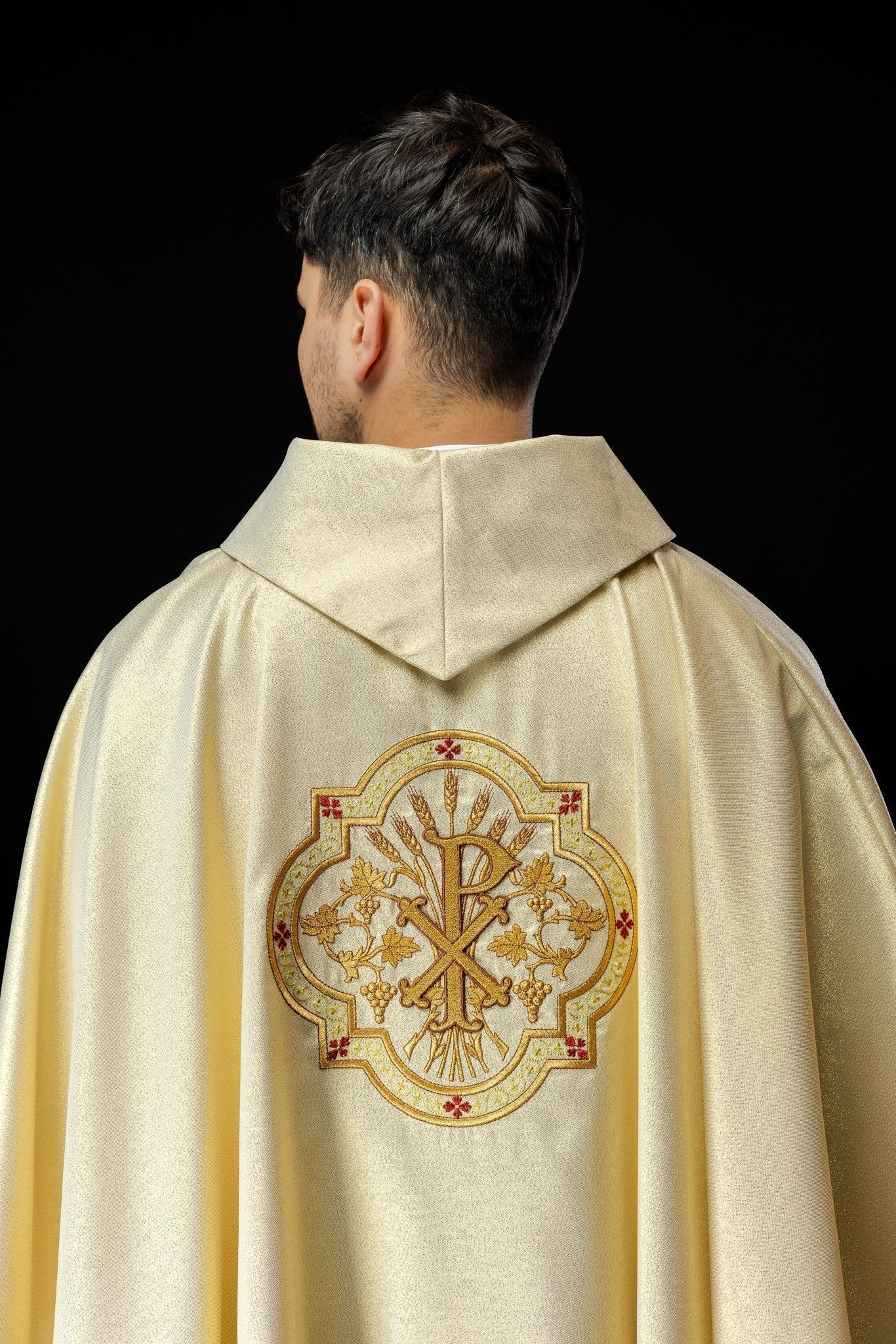 Chasuble en or avec broderie IHS et PAX KOR/119/10/37 ZŁOTY - CHASUBLES.FR