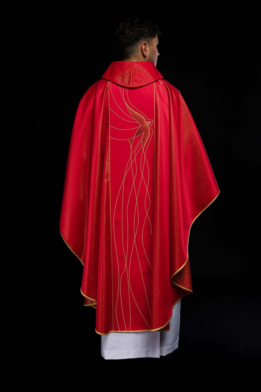 Chasuble en tissu brillant richement brodé en rouge LE/7015/02 - CHASUBLES.FR