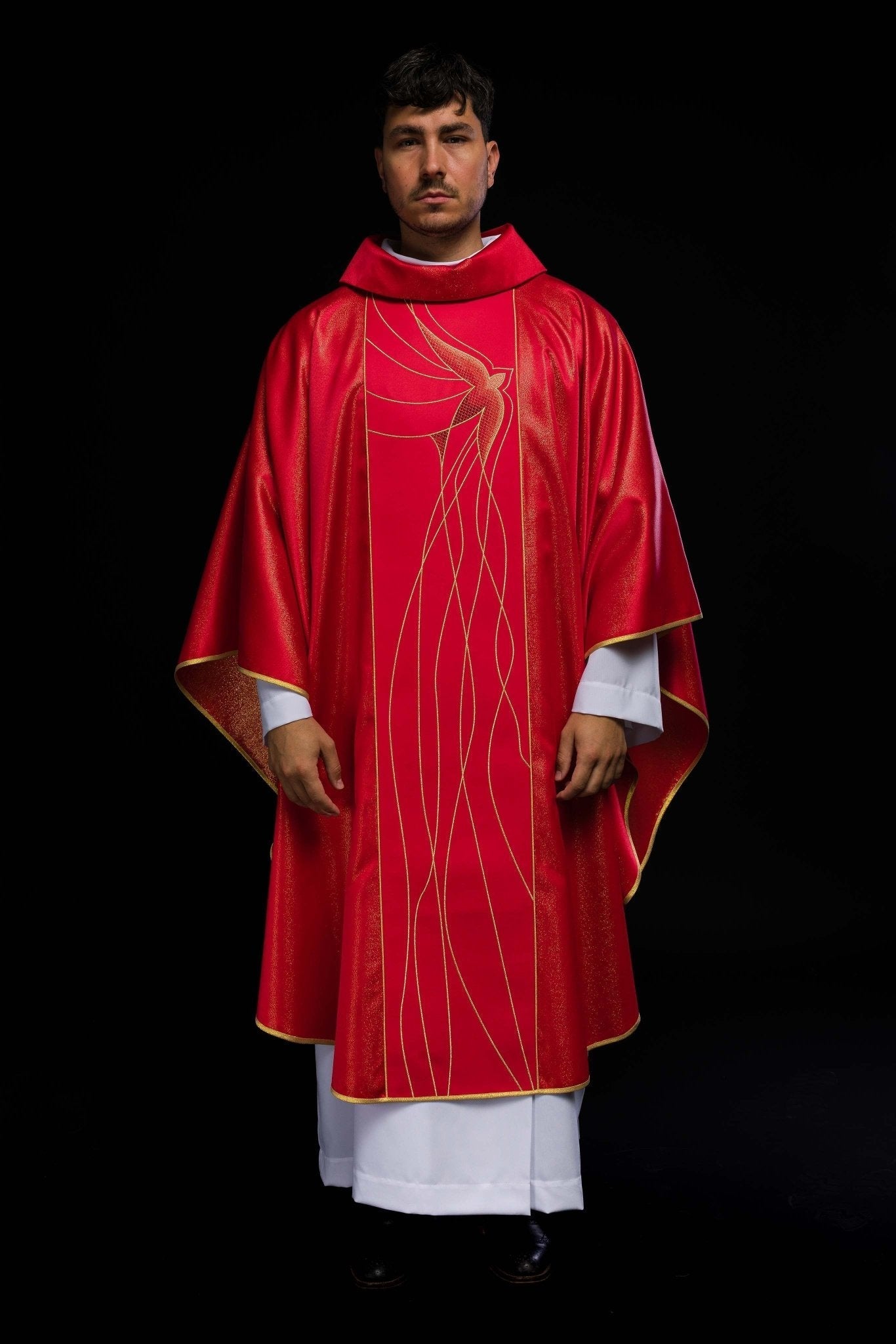 Chasuble en tissu brillant richement brodé en rouge LE/7015/02 - CHASUBLES.FR