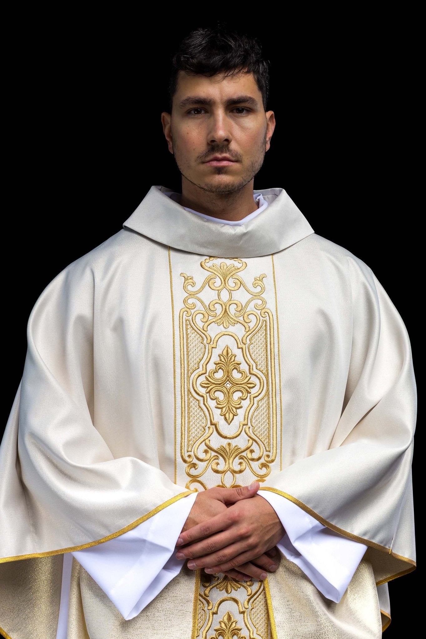 Chasuble en tissu chatoyant avec une riche broderie dorée sur la ceinture LE/7021/05 - CHASUBLES.FR
