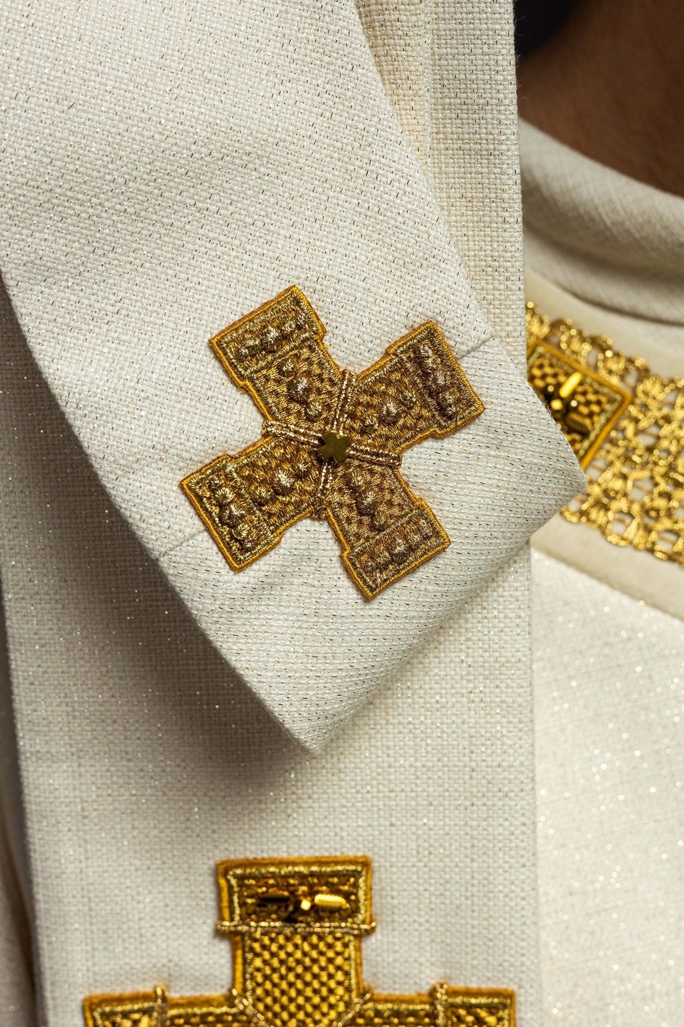 Chasuble fait main avec pierres naturelles – Modèle Handmade 7002 HM/7002/05/71 - CHASUBLES.FR