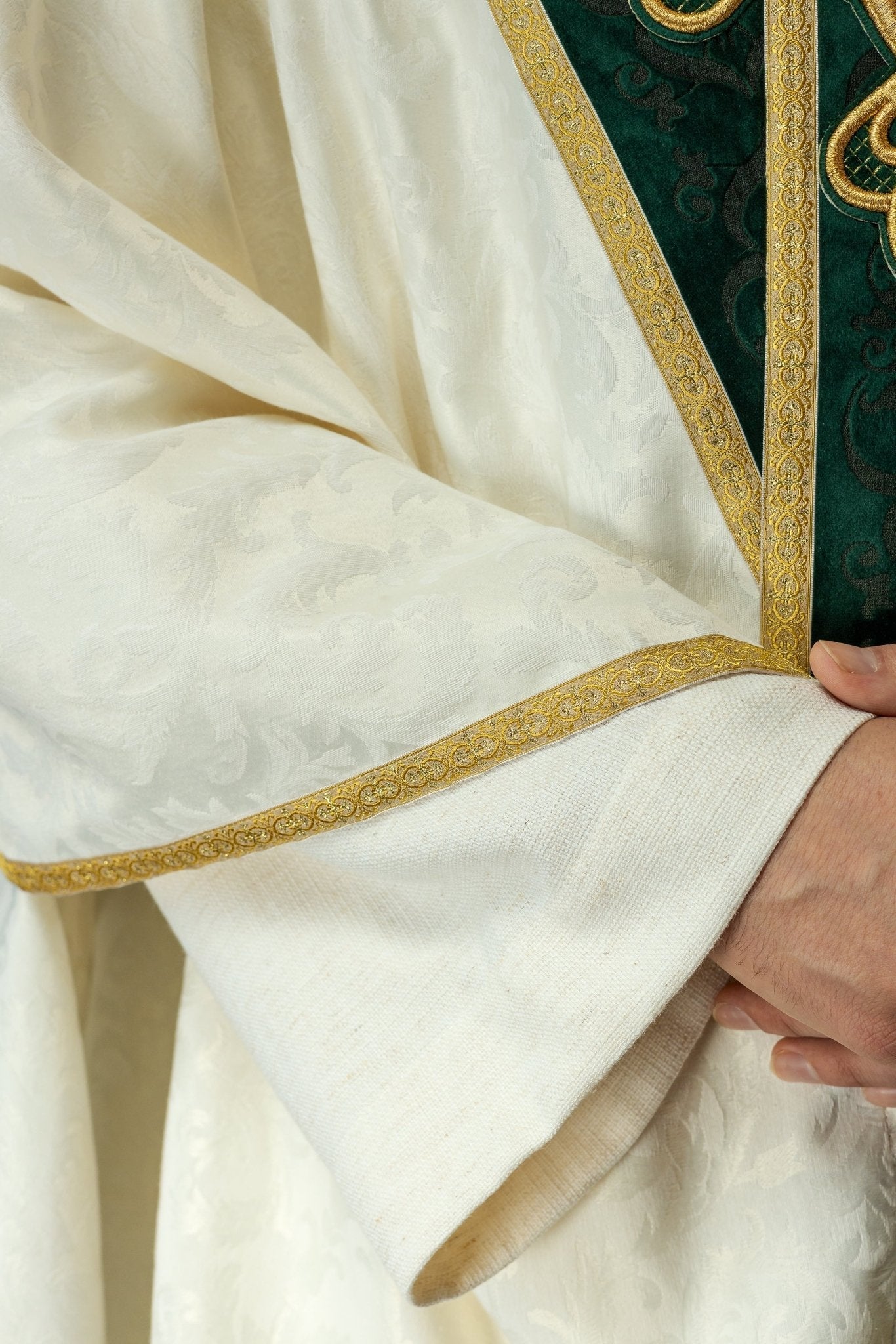 Chasuble faite à la main avec ceinture en velours Fait à la main 7007 LE/7043/05/PA01 - CHASUBLES.FR