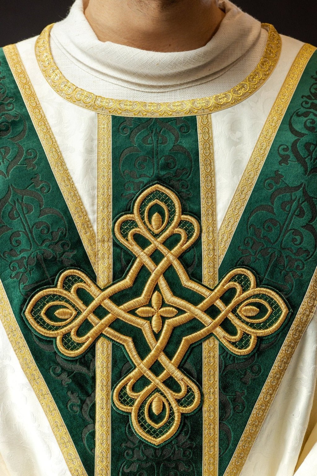 Chasuble faite à la main avec ceinture en velours Fait à la main 7007 LE/7043/05/PA01 - CHASUBLES.FR
