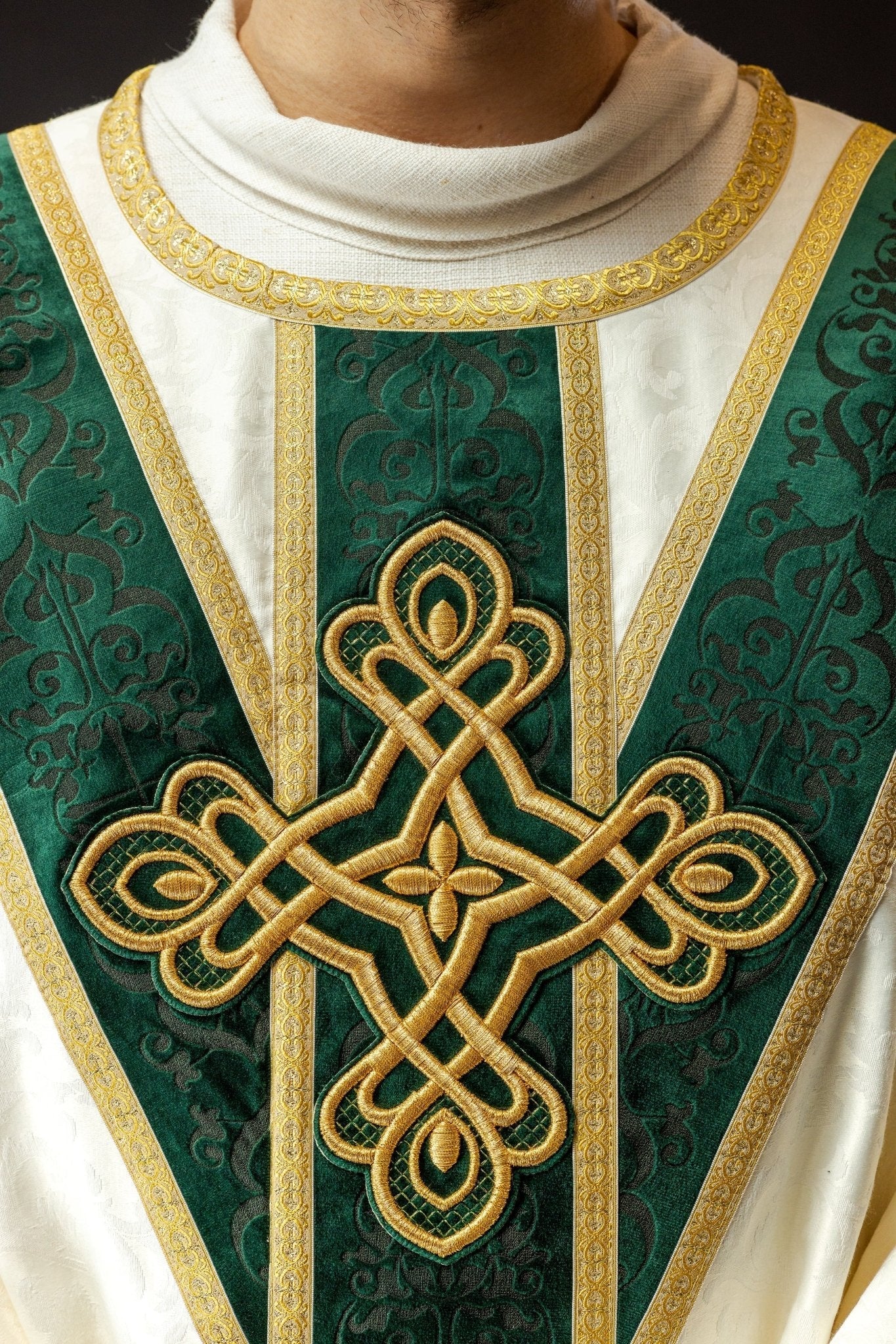 Chasuble faite à la main avec ceinture en velours Fait à la main 7007 LE/7043/05/PA01 - CHASUBLES.FR