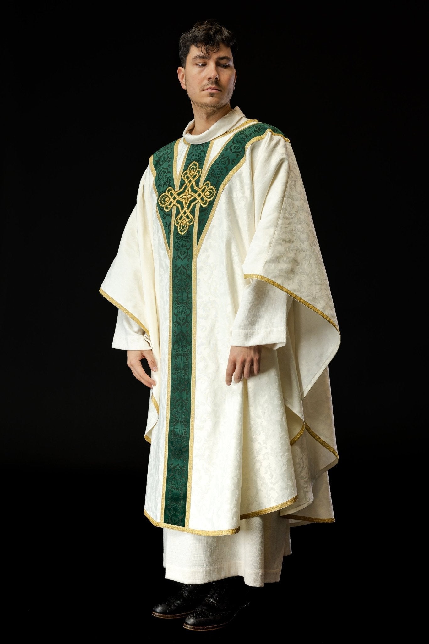Chasuble faite à la main avec ceinture en velours Fait à la main 7007 LE/7043/05/PA01 - CHASUBLES.FR