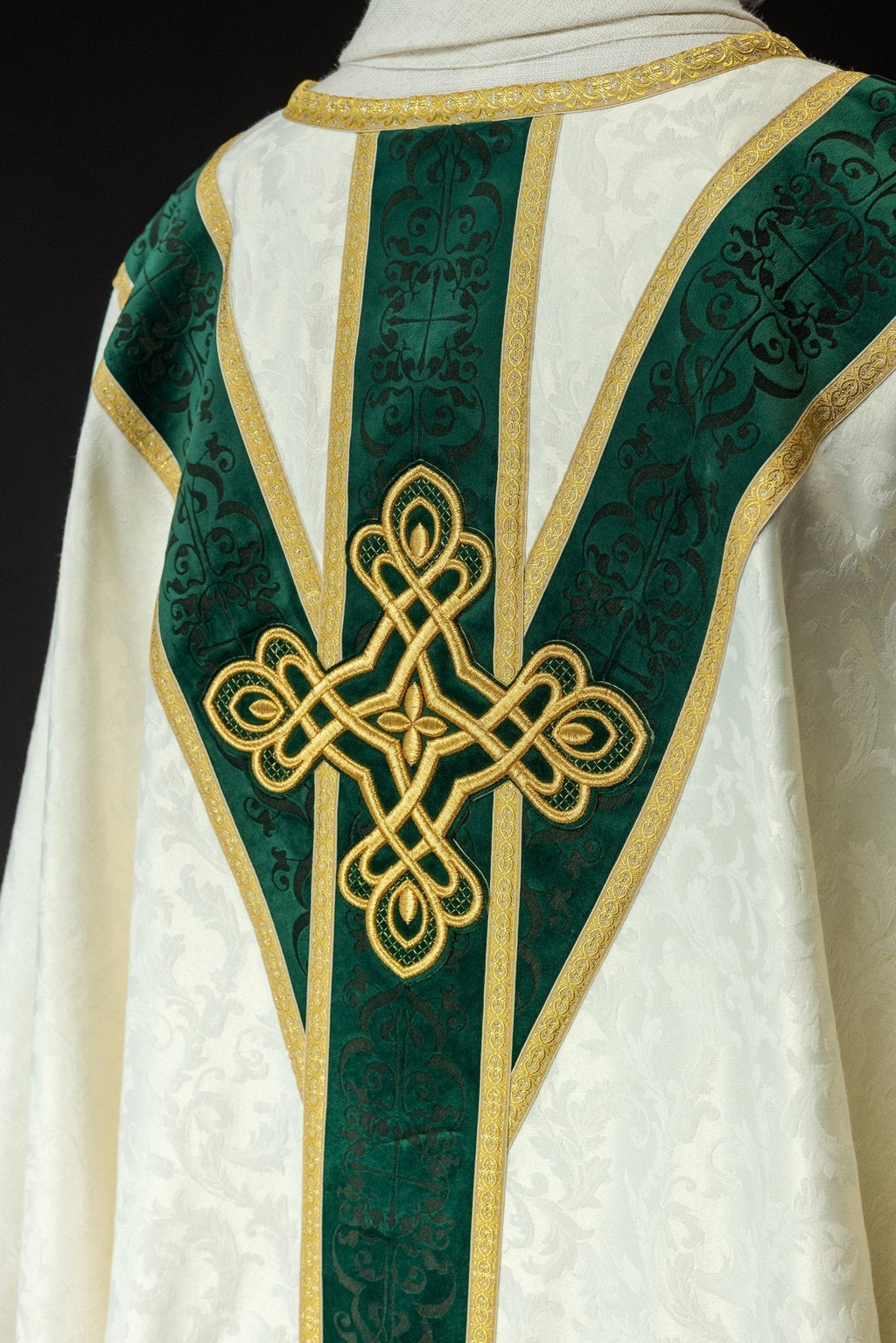 Chasuble faite à la main avec ceinture en velours Fait à la main 7007 LE/7043/05/PA01 - CHASUBLES.FR