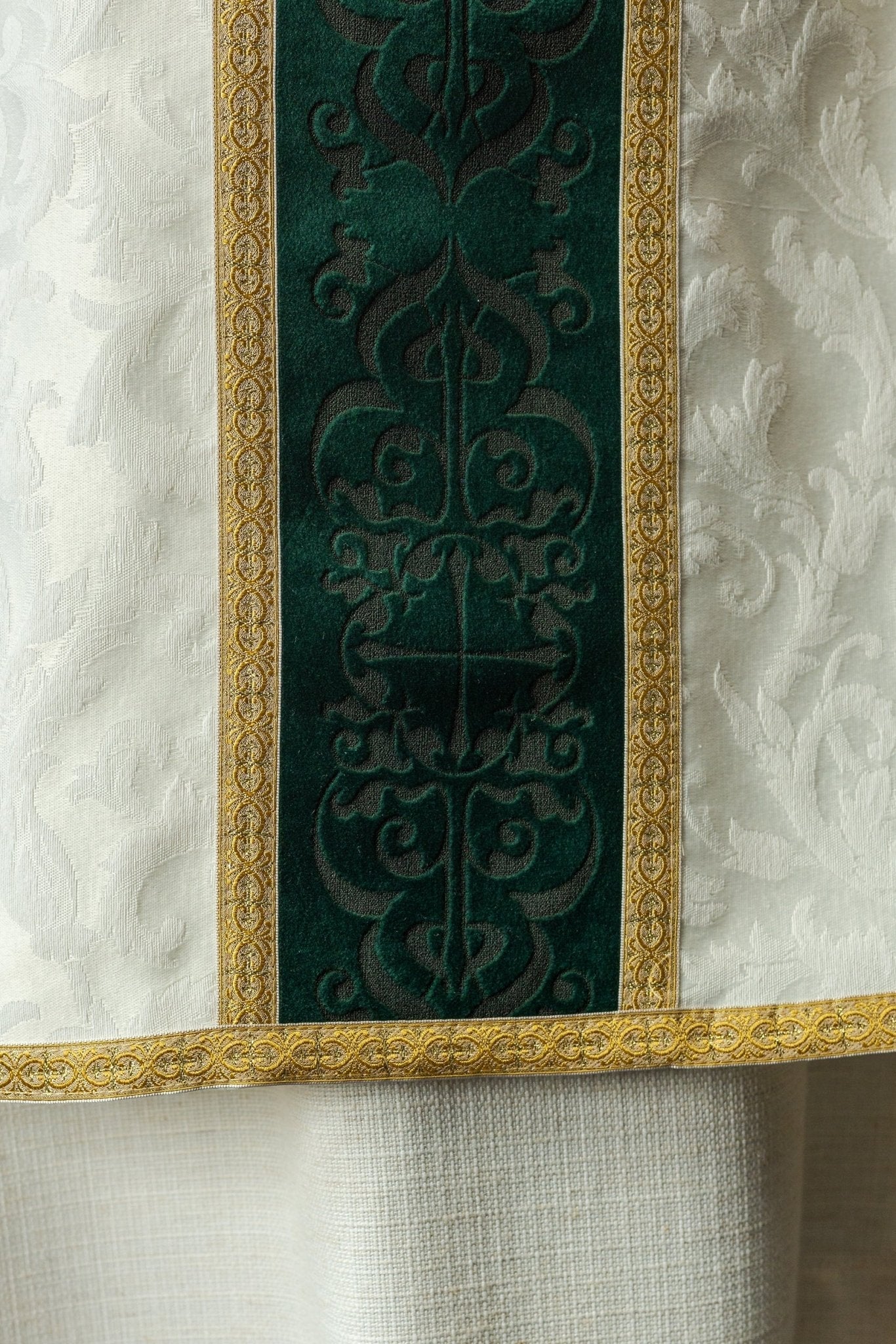 Chasuble faite à la main avec ceinture en velours Fait à la main 7007 LE/7043/05/PA01 - CHASUBLES.FR