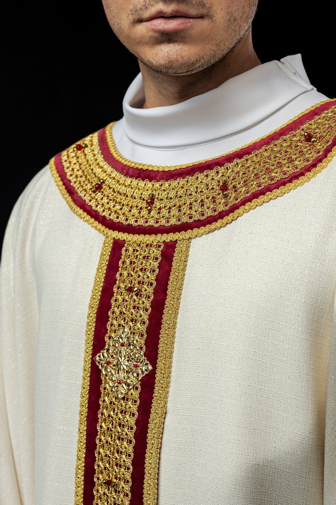 Chasuble faite à la main avec des pierres naturelles Fait à la main 7001 HM/7001/05/71/PA02 - CHASUBLES.FR